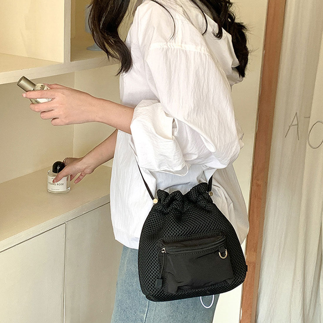 リアルスタイル REAL STYLE ショルダーバッグ レディース 巾着バッグ 巾着ショルダー 軽い 小さめ 斜めがけ メッシュ ポーチ 小物入れ バケツ型 ミニ 肩掛け おしゃれ （ブラック） ブラック