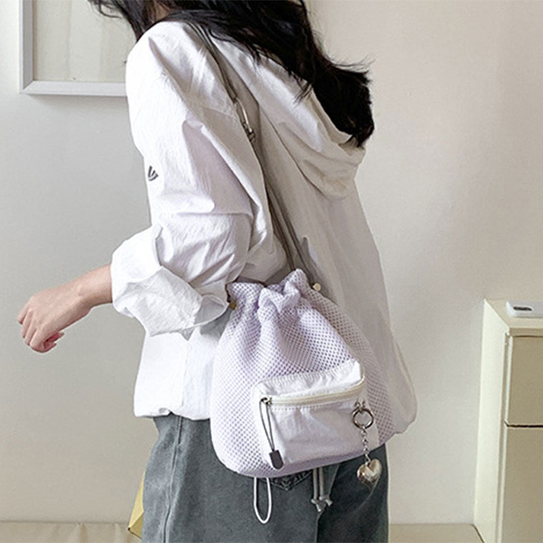 リアルスタイル REAL STYLE ショルダーバッグ レディース 巾着バッグ 巾着ショルダー 軽い 小さめ 斜めがけ メッシュ ポーチ 小物入れ バケツ型 ミニ 肩掛け おしゃれ （ホワイト） ホワイト