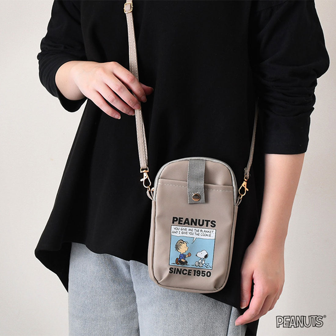リアルスタイル REAL STYLE スマホショルダーバッグ レディース 斜めがけ 縦型 軽い スヌーピー SNOOPY サコッシュ ポシェット ポーチ キャラクター グッズ （ホワイト） ホワイト