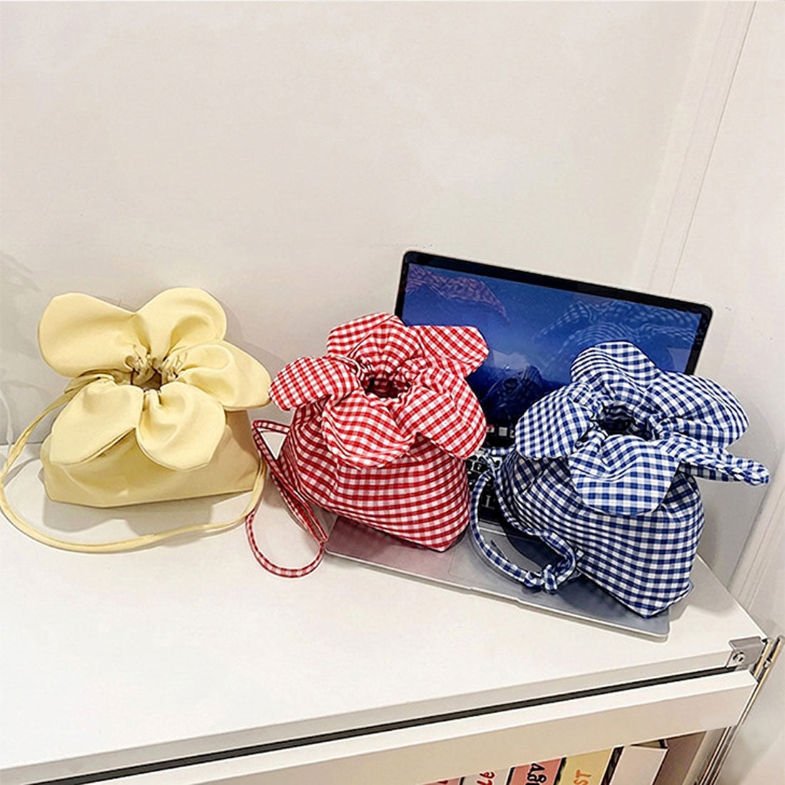 リアルスタイル REAL STYLE ショルダーバッグ レディース 巾着バッグ 巾着ショルダー 軽い 小さめ 斜めがけ ポーチ 小物入れ バケツ型 ミニ 肩掛け おしゃれ スマホ （レッドチェック） レッドチェック