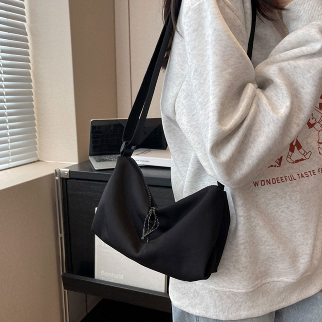 リアルスタイル REAL STYLE ショルダーバッグ レディース メンズ 軽い 軽量 小さめ 斜めがけ ナイロン 横型 スクエア ミニ 無地 カジュアル 自転車 旅行 韓国 （ホワイト） ホワイト
