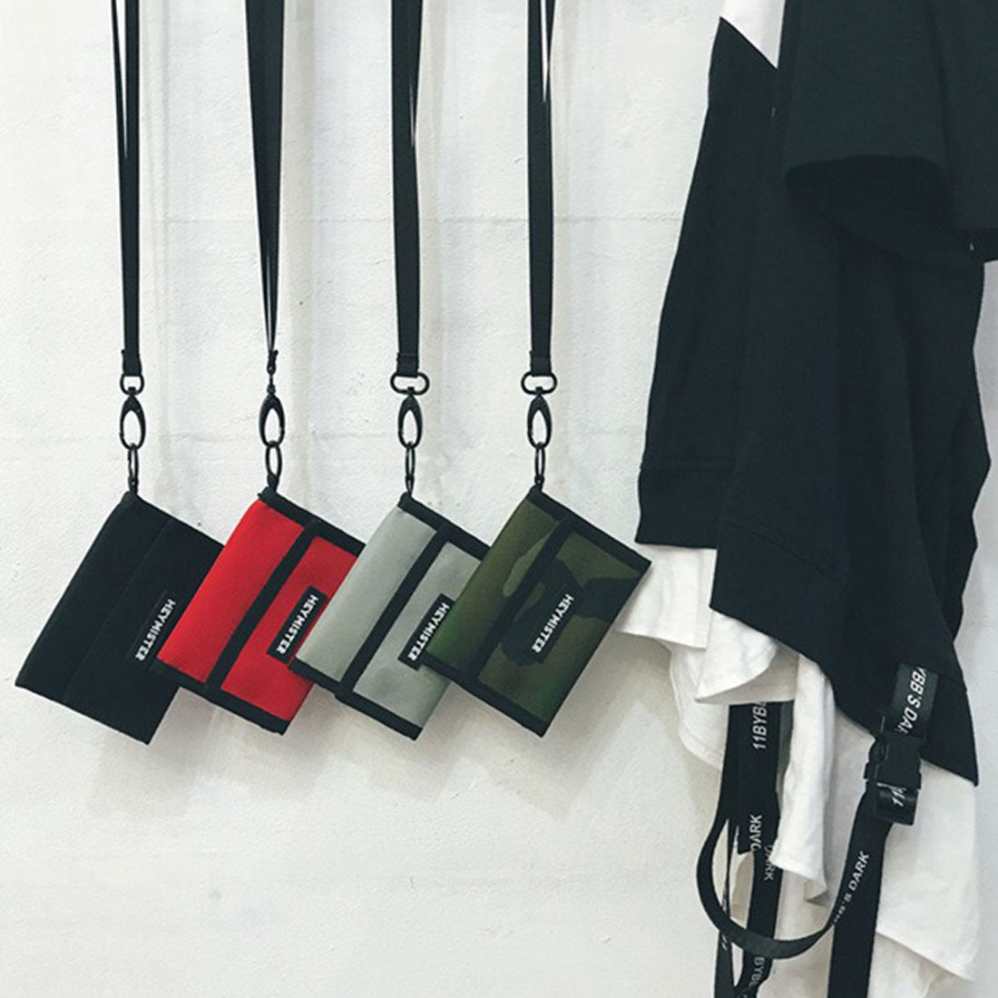 リアルスタイル REAL STYLE ミニ財布 キッズ財布 男子 三つ折り 紐付き 首かけ 子供 子ども用 ひも ストラップ ミニ スポーツ （レッド） レッド