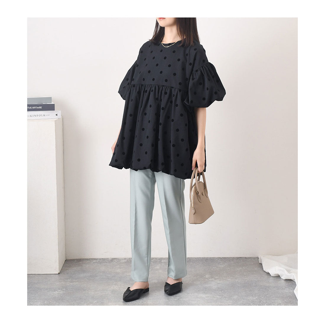 REAL STYLE 女襯衫，短袖，辦公室，時尚，夏季，秋季，束腰上衣，氣球，荷葉邊，波點圖案，漂亮，可愛，遮蓋您的體型，黑色