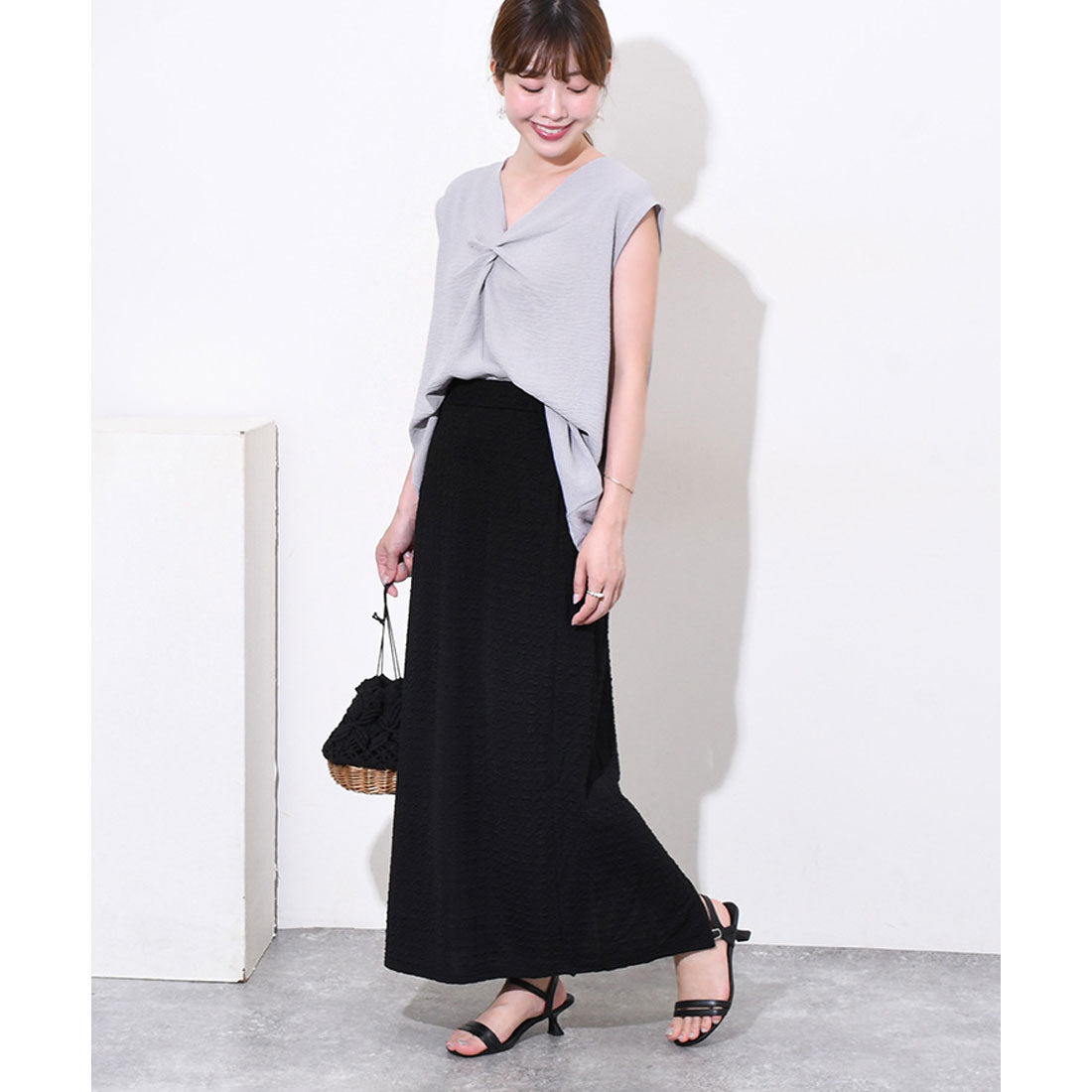 リアルスタイル REAL STYLE ブラウス レディース 夏 オフィス シャツ トップス ノースリーブ タンクトップ 薄手 涼しい ゆったり ツイスト Vネック おしゃれ スラブ 韓国ファッション チンチャコリア （ブラック） ブラック