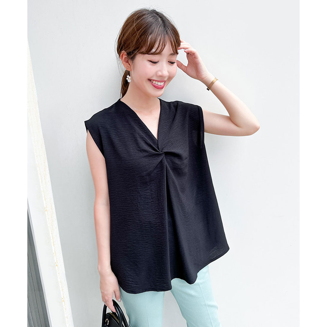 リアルスタイル REAL STYLE ブラウス レディース 夏 オフィス シャツ トップス ノースリーブ タンクトップ 薄手 涼しい ゆったり ツイスト Vネック おしゃれ スラブ 韓国ファッション チンチャコリア （ブラック） ブラック