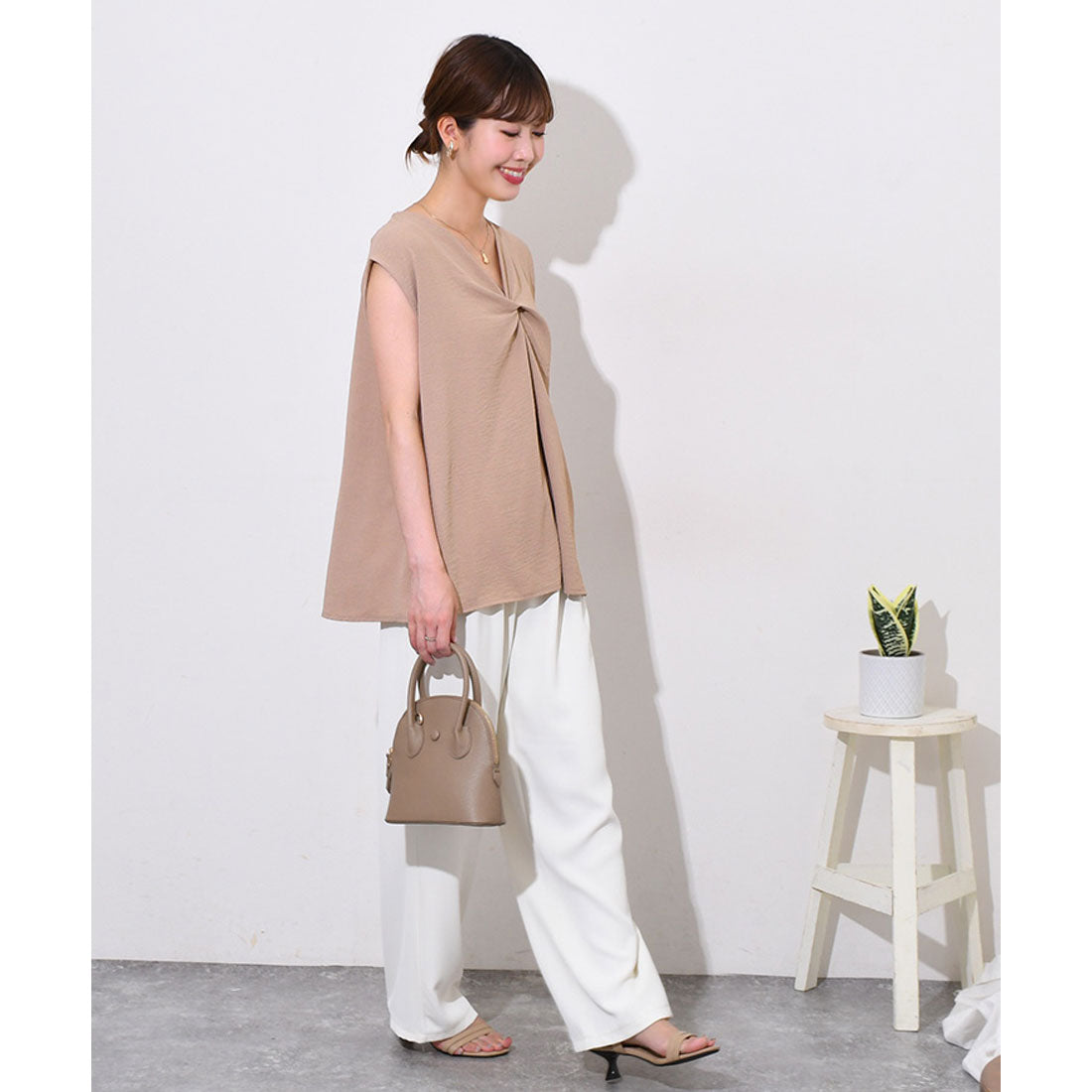 リアルスタイル REAL STYLE ブラウス レディース 夏 オフィス シャツ トップス ノースリーブ タンクトップ 薄手 涼しい ゆったり ツイスト Vネック おしゃれ スラブ 韓国ファッション チンチャコリア （ブラック） ブラック