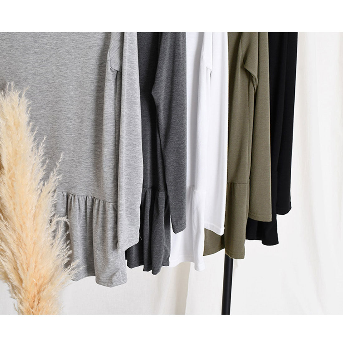 リアルスタイル REAL STYLE カットソー レディース 秋 長袖 ロング丈 ゆったり トップス Tシャツ ペプラム 裾フリル 薄手 重ね着 シンプル 無地 韓国 カジュアル 韓国ファッション チンチャコリア （グレー） グレー