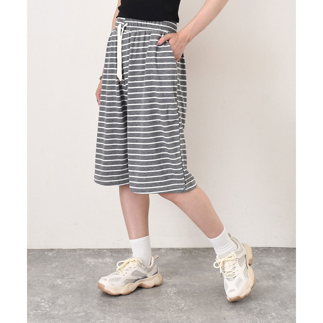 リアルスタイル REAL STYLE ハーフパンツ レディース 夏 秋 部屋着 ルームウェア 膝丈 ボトムス 半ズボン 短パン ボーダー ポケット おしゃれ カジュアル スポーツ （グレー） グレー