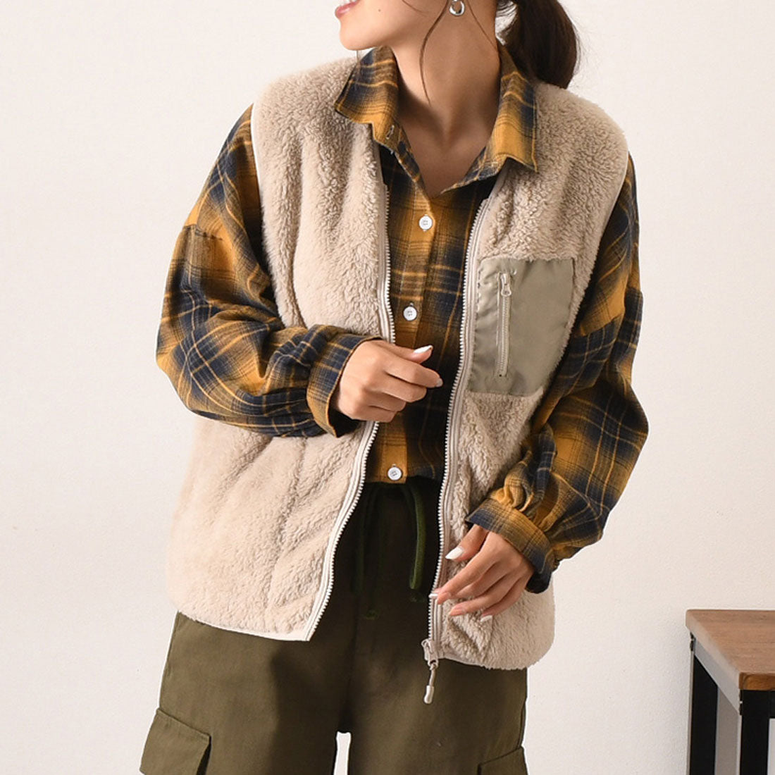 リアルスタイル REAL STYLE ベスト 50代 ボア アウター 防寒 暖かい 体型カバー ふわふわ もこもこ 前開き ノースリーブ,ベージュ