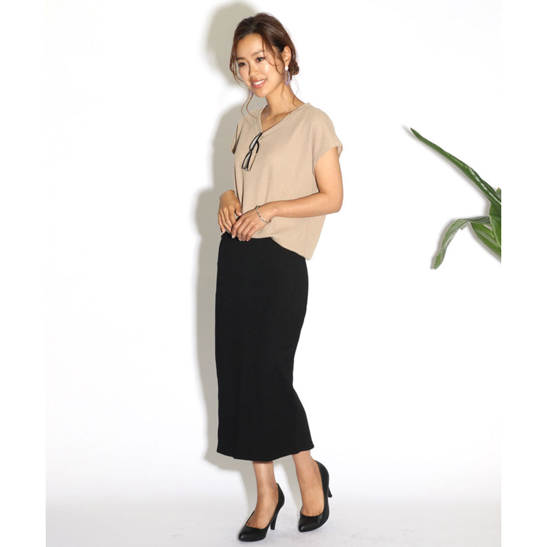 REAL STYLE Tight skirt Slit Medium length Below the knee Below the knee Knee length Straight Sweat Sweat