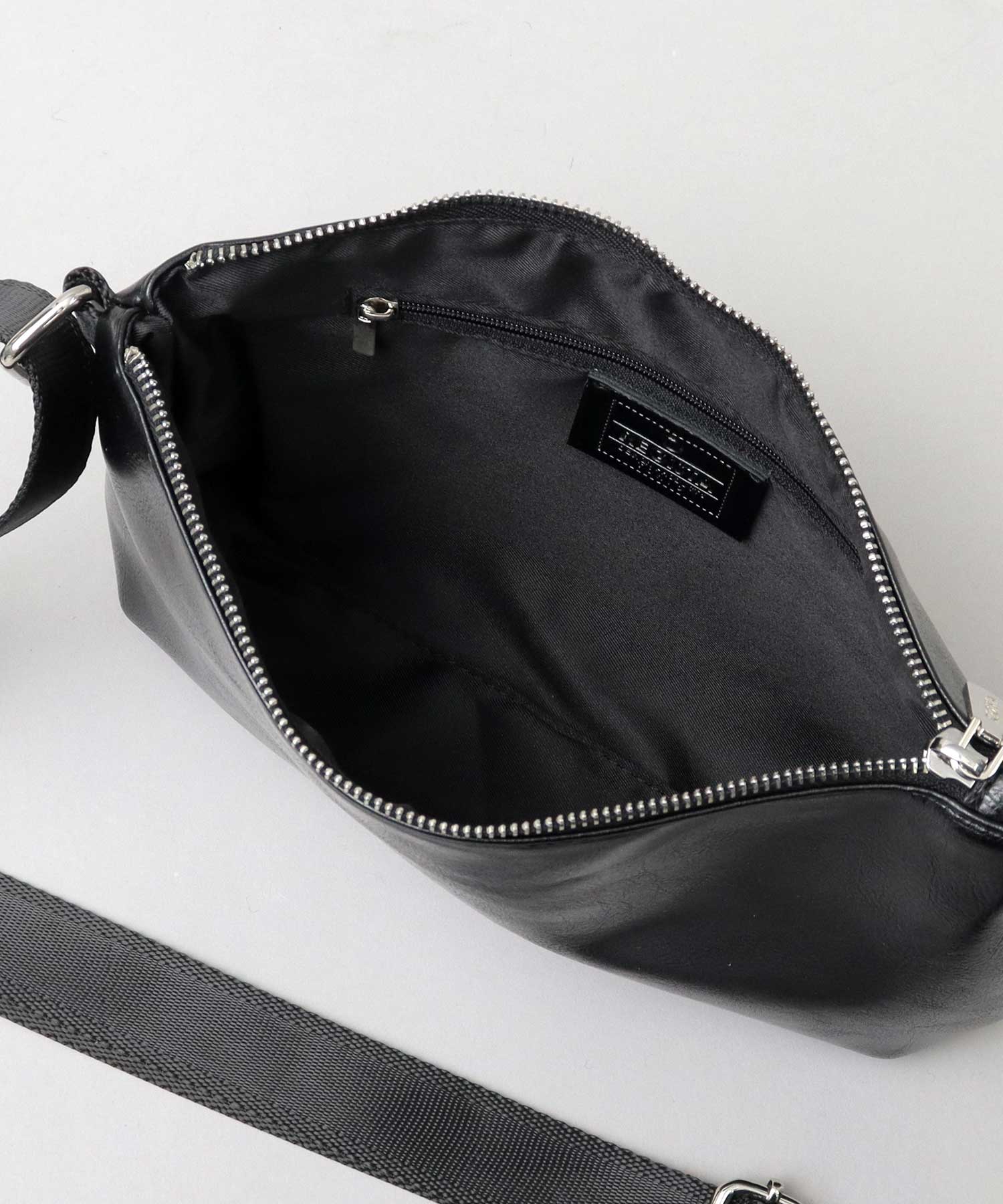 レジスタ REGiSTA ショルダーバッグ ミニショルダーバッグ スプリットレザー 牛床革 サコッシュ