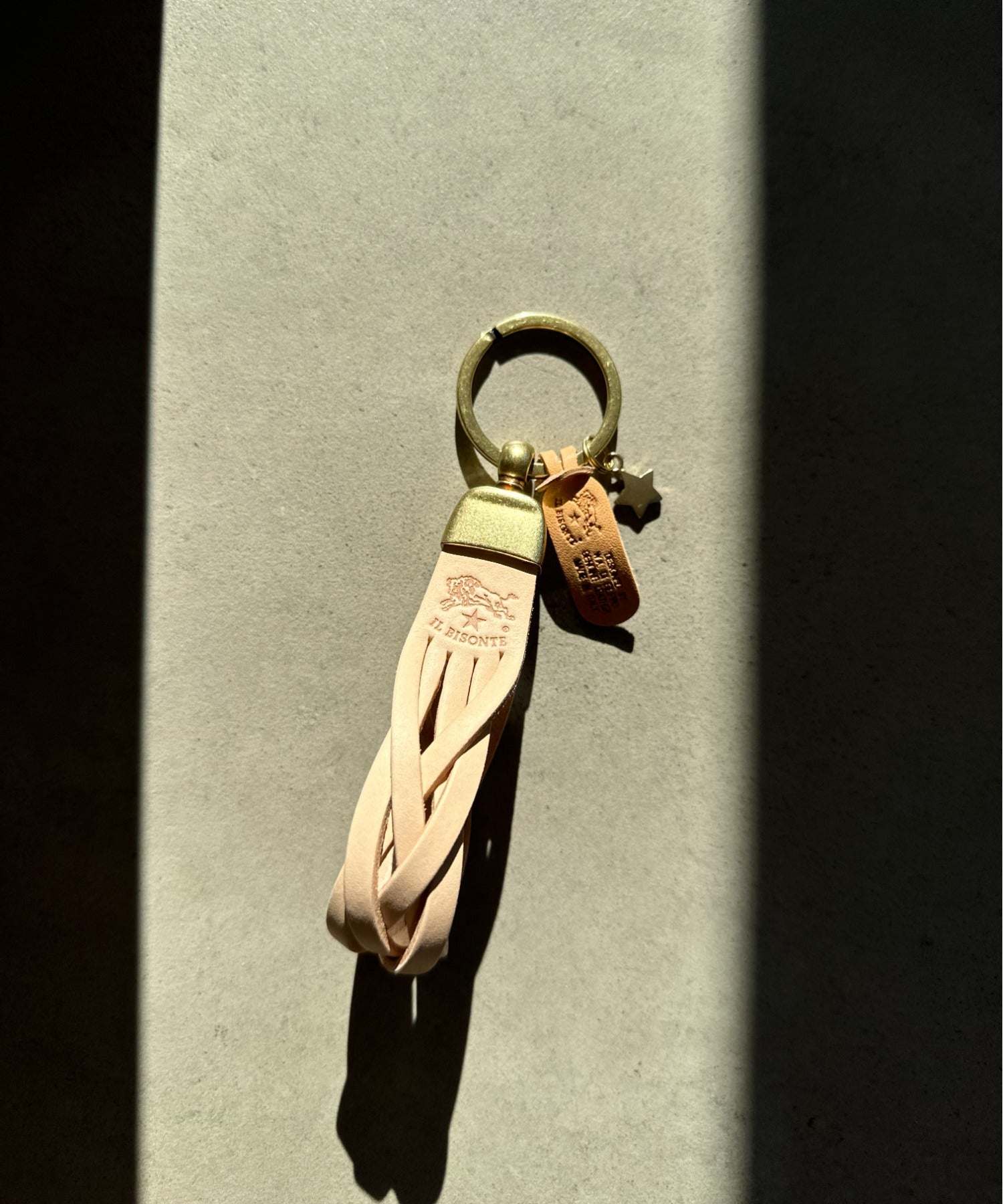 エーアールエムジー ar/mg IL BISONTE / イルビゾンテ / レザーキーリング COWHIDE KEYRING / SKH040 （ナチュラル） ナチュラル