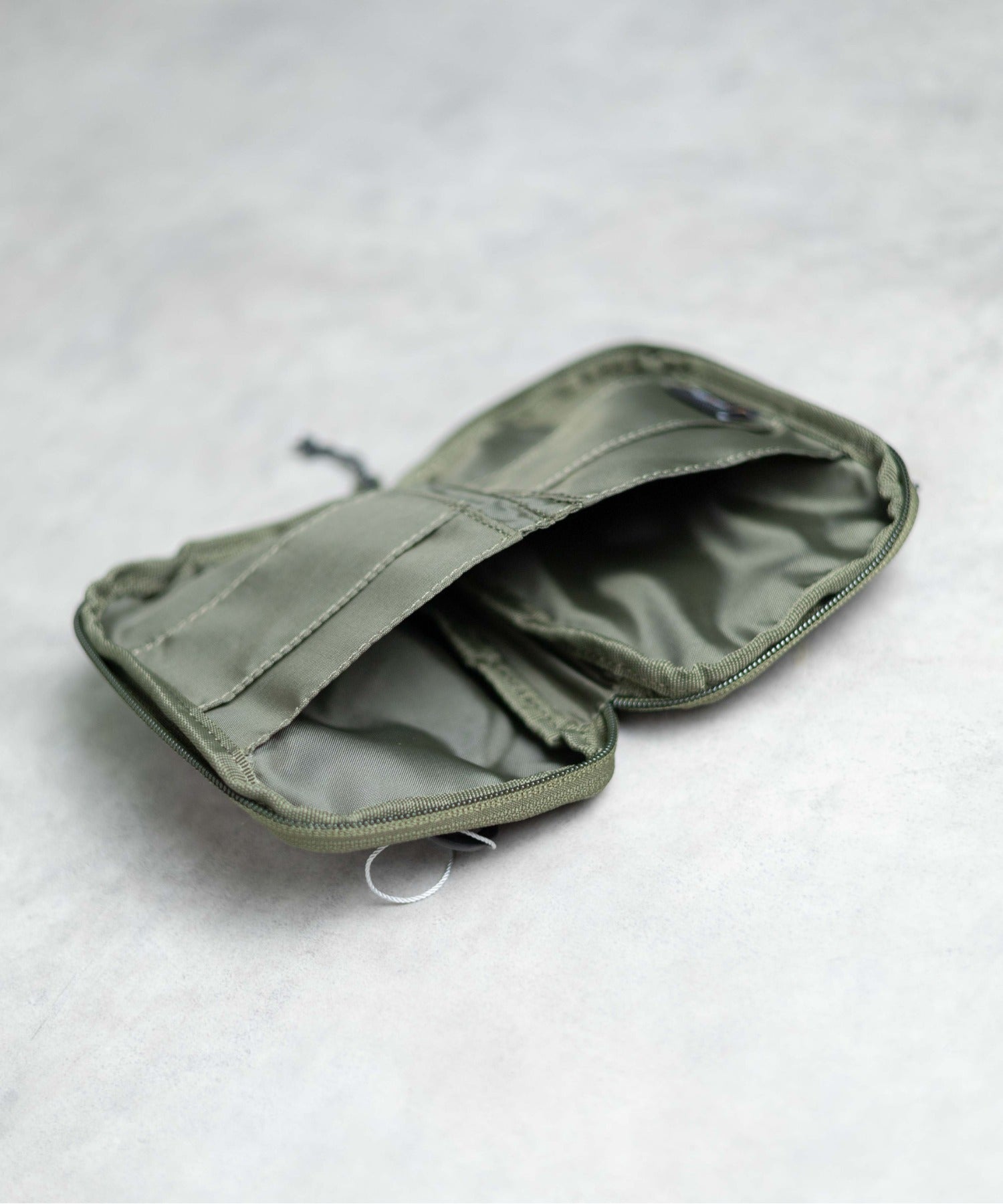 エーアールエムジー ar/mg GRAMICCI CORDURA WALLET （オリーブ） オリーブ