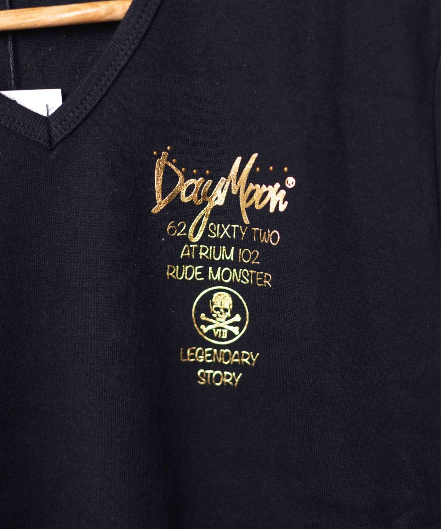 エーアールエムジー ar/mg 【Day Moon】バックプリントVネックL/S-T （ブラック） ブラック