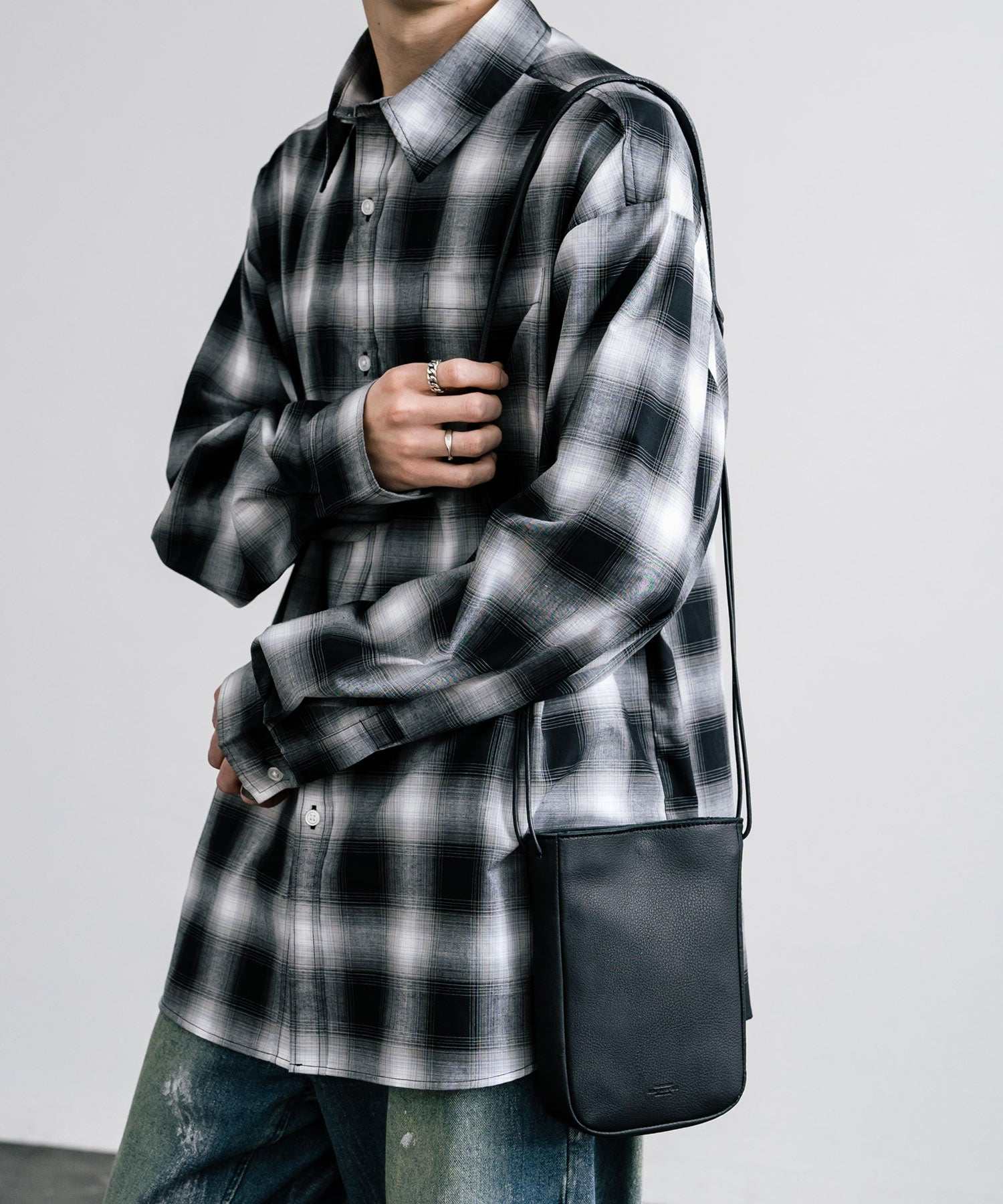 ロッキーモンロー Rocky Monroe 肩背包 小包 男士 女士 牛皮 皮革 油皮 緊湊 日本製 Butler Verner Sails JA-2943 14304