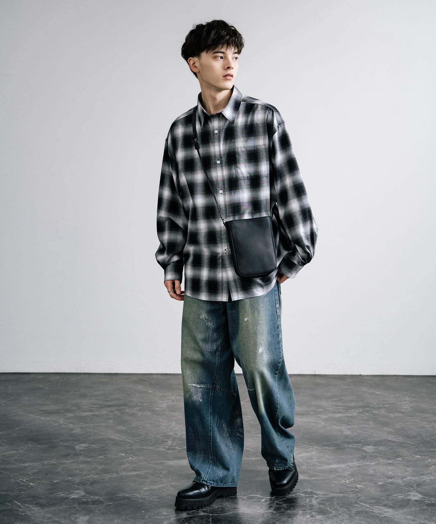 ロッキーモンロー Rocky Monroe 肩背包 小包 男士 女士 牛皮 皮革 油皮 緊湊 日本製 Butler Verner Sails JA-2943 14304