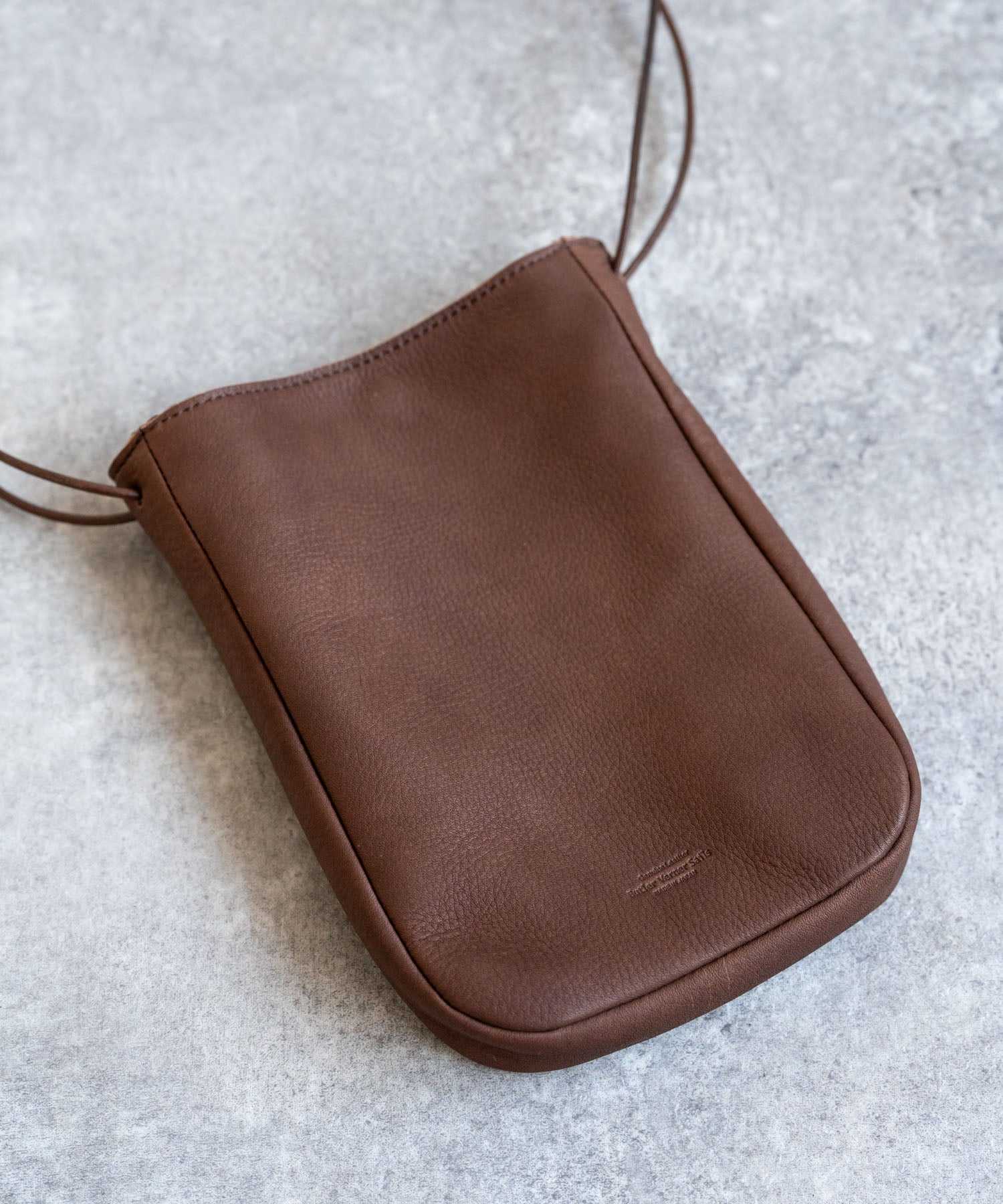 ロッキーモンロー Rocky Monroe 肩背包 小包 男士 女士 牛皮 皮革 油皮 緊湊 日本製 Butler Verner Sails JA-2943 14304