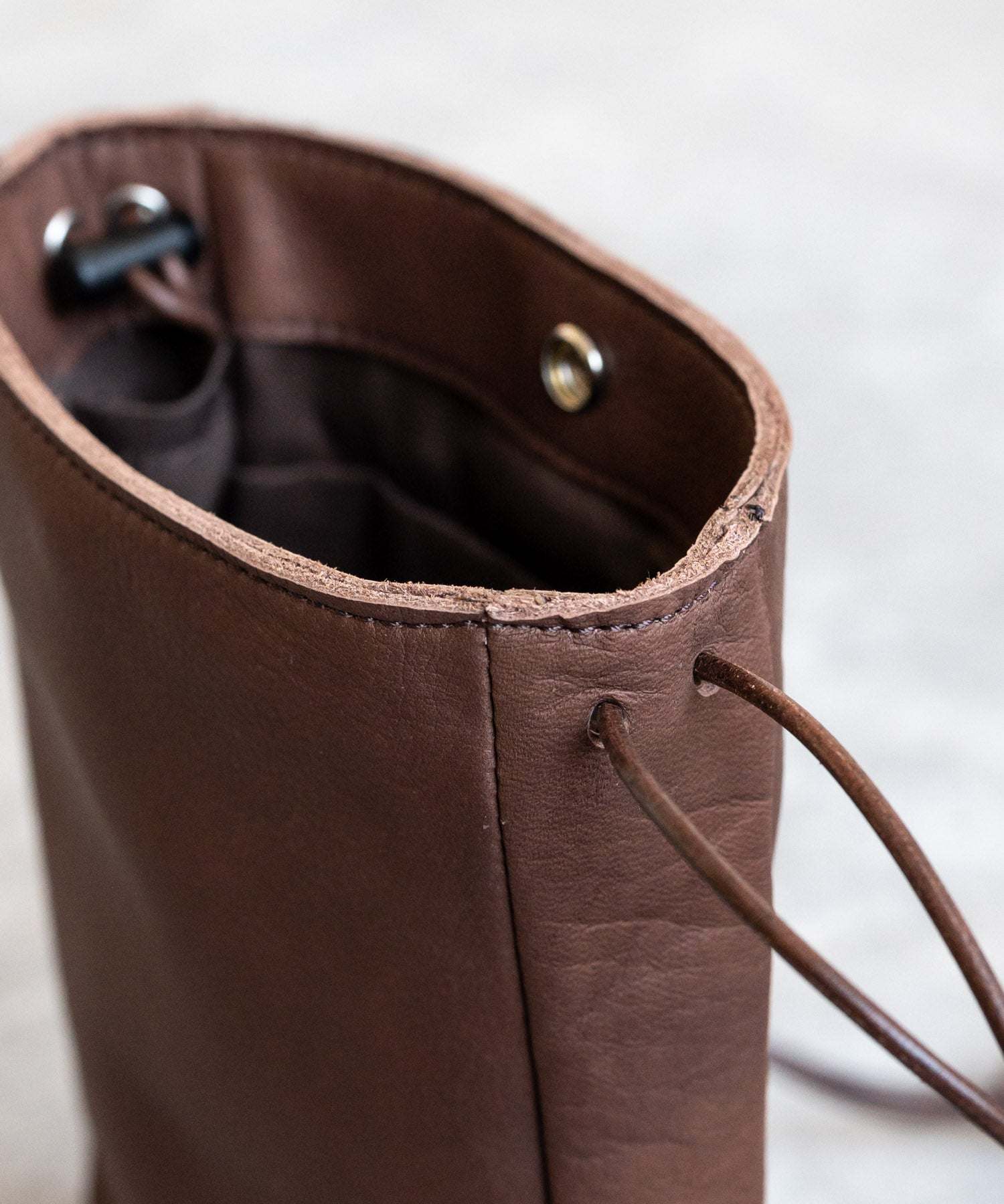 ロッキーモンロー Rocky Monroe 肩背包 小包 男士 女士 牛皮 皮革 油皮 緊湊 日本製 Butler Verner Sails JA-2943 14304