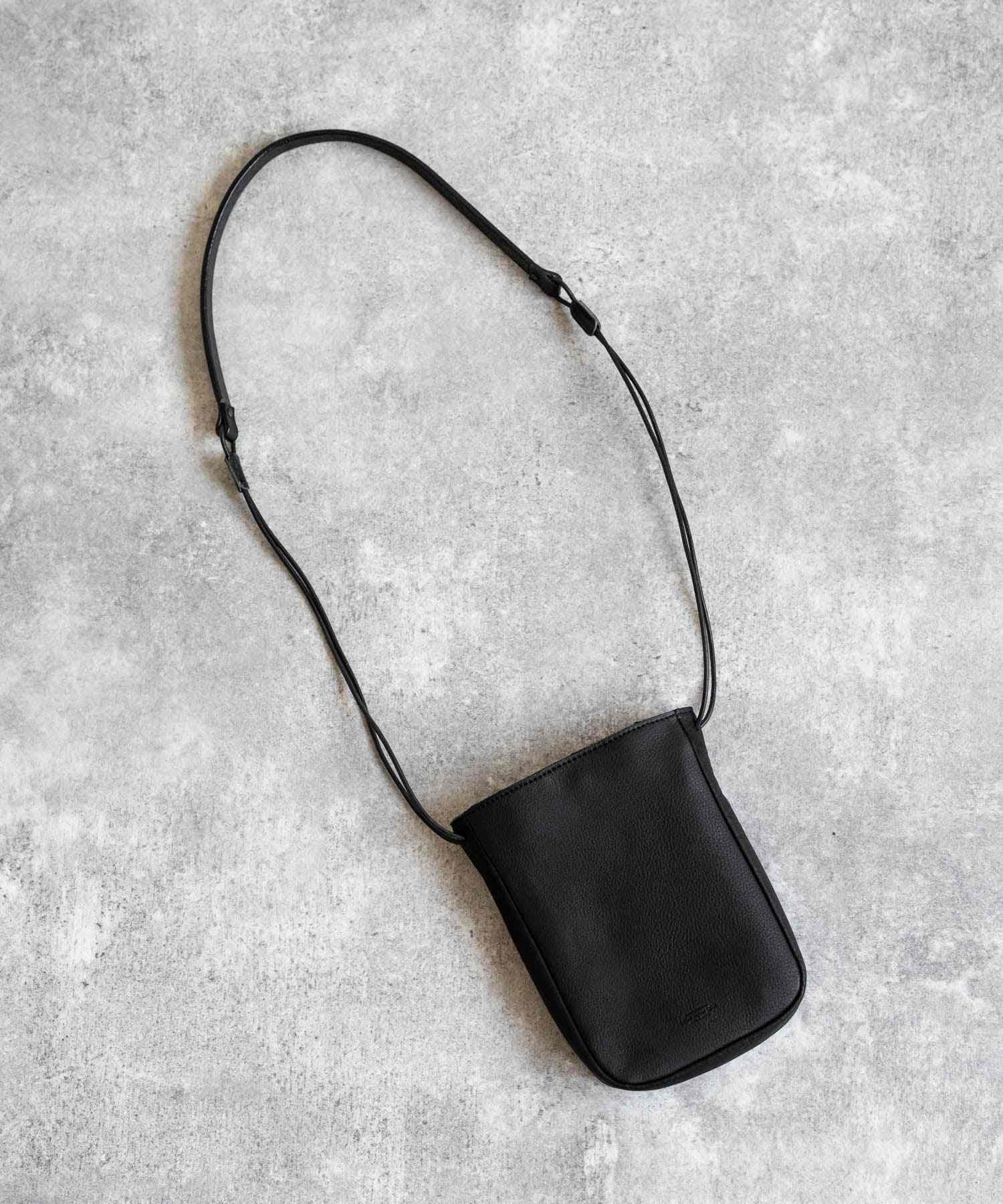 ロッキーモンロー Rocky Monroe 肩背包 小包 男士 女士 牛皮 皮革 油皮 緊湊 日本製 Butler Verner Sails JA-2943 14304