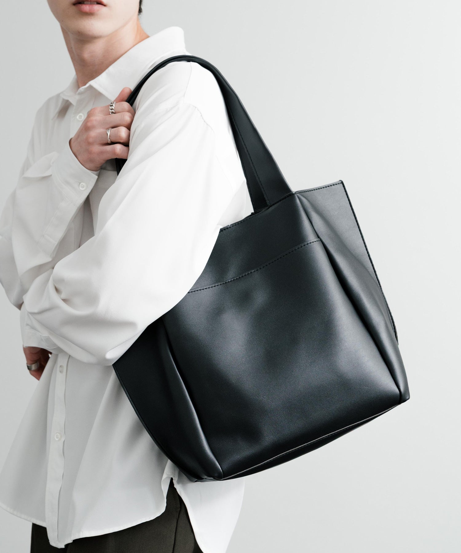 ロッキーモンロー Rocky Monroe トートバッグ 肩掛け ポーチ メンズ レディース フェイクレザー PU 合成皮革 ショルダー 手提げ サブ 鞄 A4収納 モード シンプル 14772 （ベージュ） ベージュ