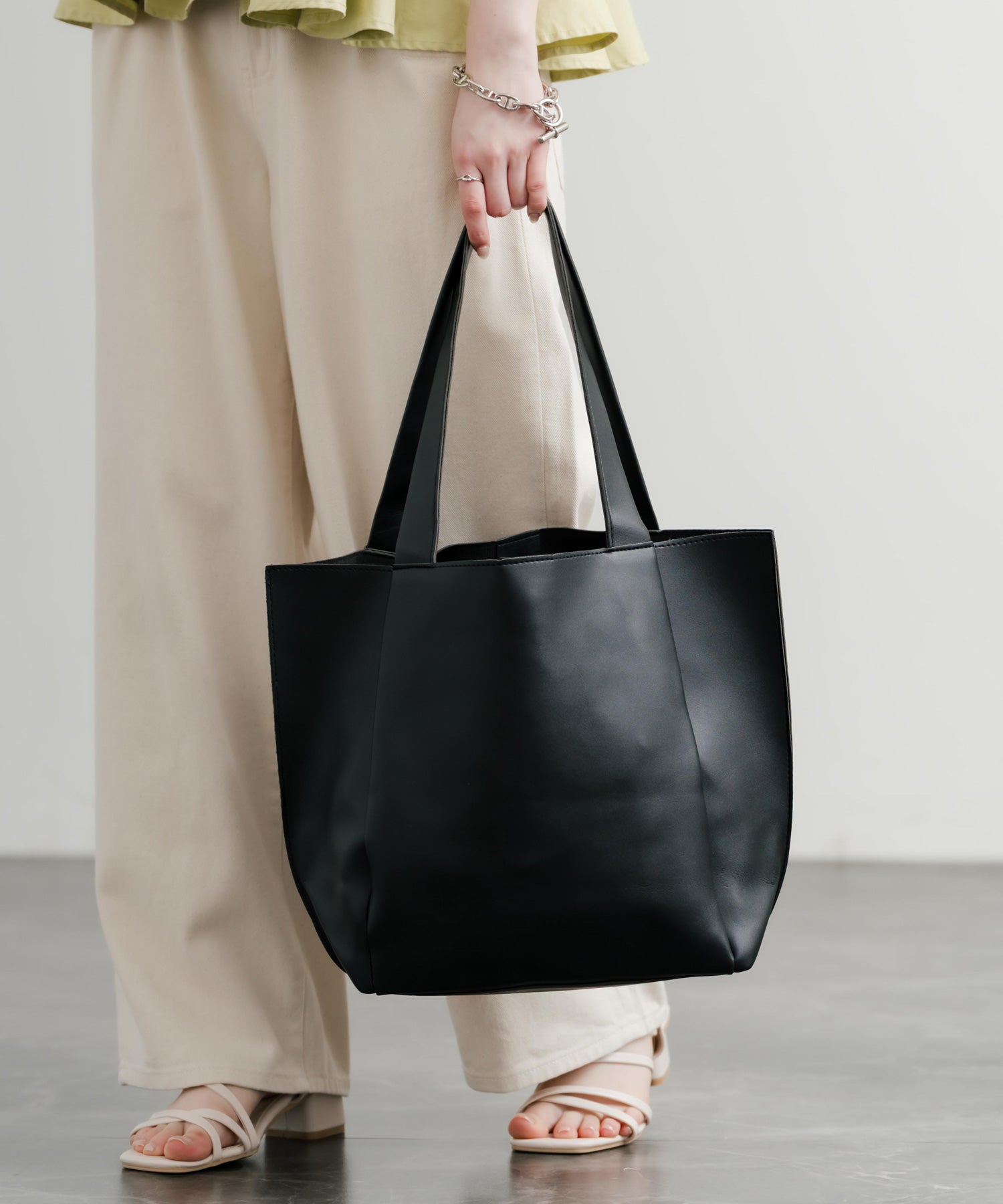 ロッキーモンロー Rocky Monroe トートバッグ 肩掛け ポーチ メンズ レディース フェイクレザー PU 合成皮革 ショルダー 手提げ サブ 鞄 A4収納 モード シンプル 14772 （ベージュ） ベージュ