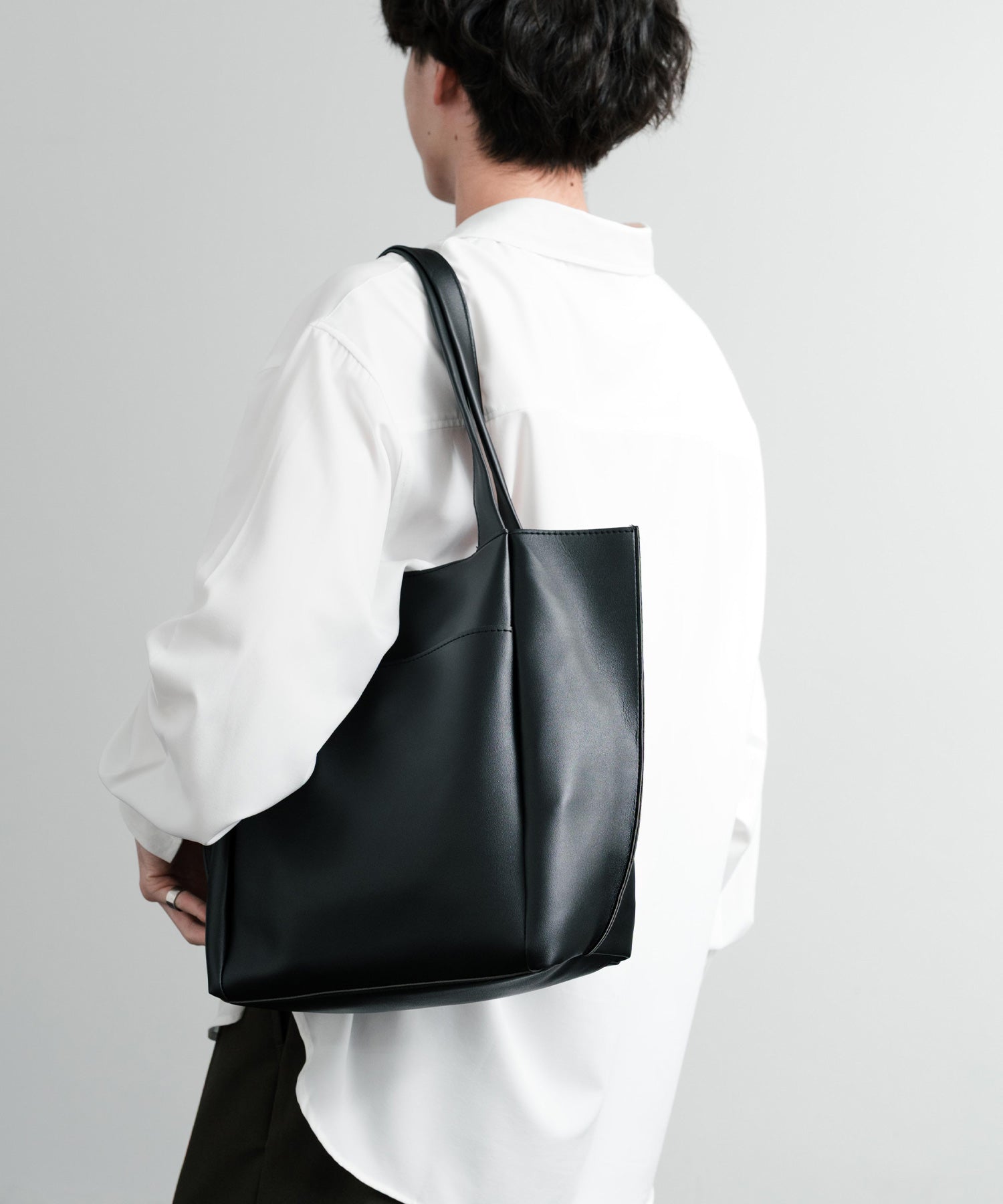 ロッキーモンロー Rocky Monroe トートバッグ 肩掛け ポーチ メンズ レディース フェイクレザー PU 合成皮革 ショルダー 手提げ サブ 鞄 A4収納 モード シンプル 14772 （ベージュ） ベージュ