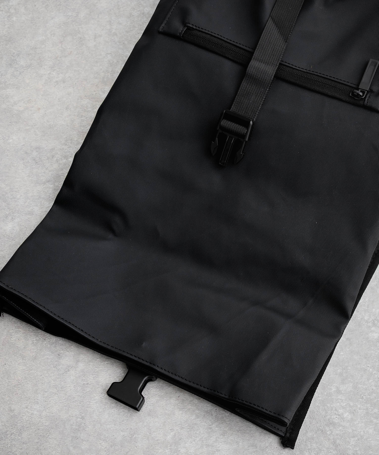 ロッキーモンロー Rocky Monroe デイパック バックパック リュック ロールトップ メンズ レディース 鞄 A4収納 大容量 カジュアル ストリート シンプル スポーツ アウトドア 15512 （ブラック） ブラック