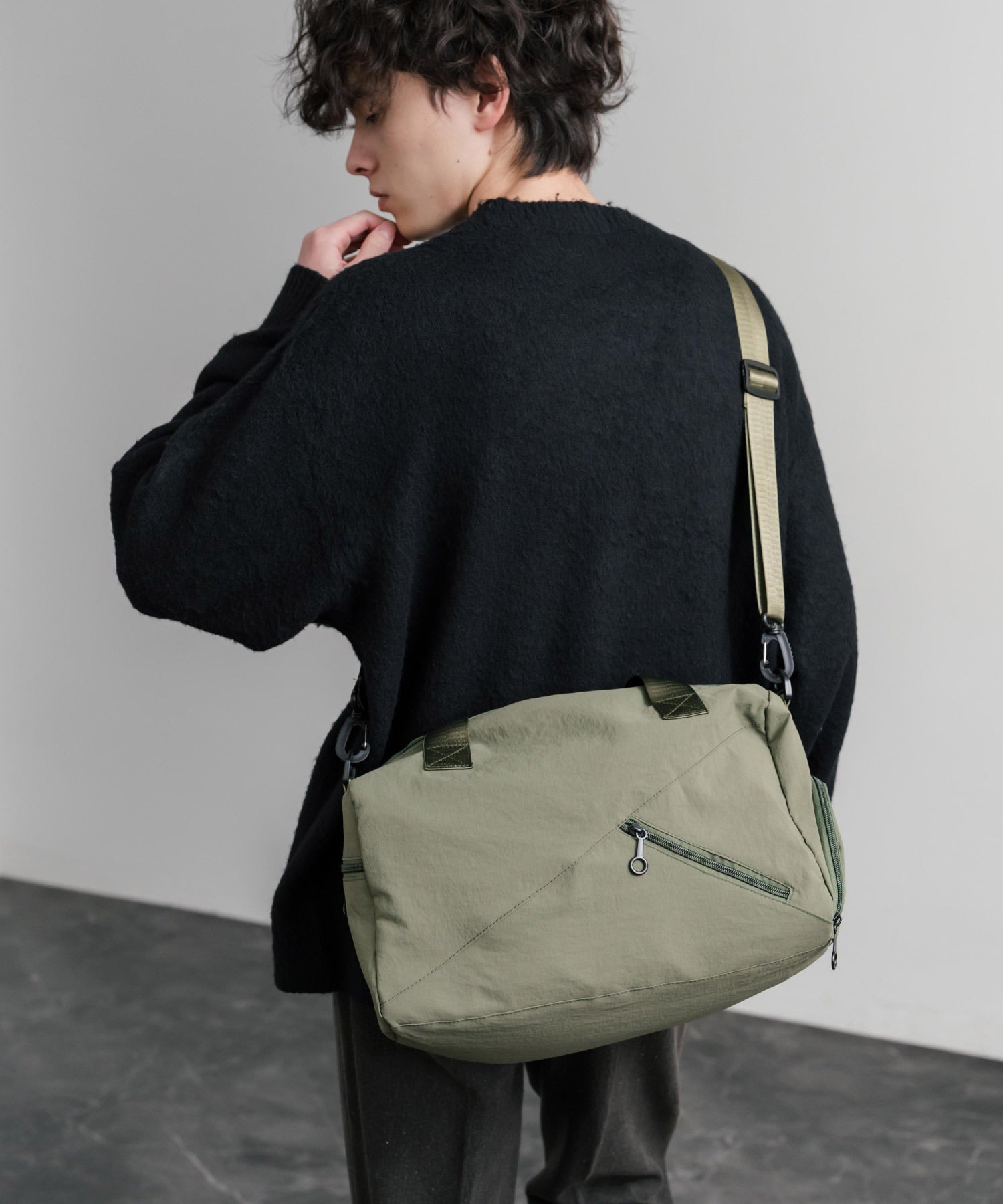 ロッキーモンロー Rocky Monroe ボストンバッグ 2WAY ショルダー ハンドル 大容量 メンズ レディース サブ キャリーオンベルト 肩掛け 斜め掛け 鞄 A4 軽量 無地  15508 （グリーン） グリーン