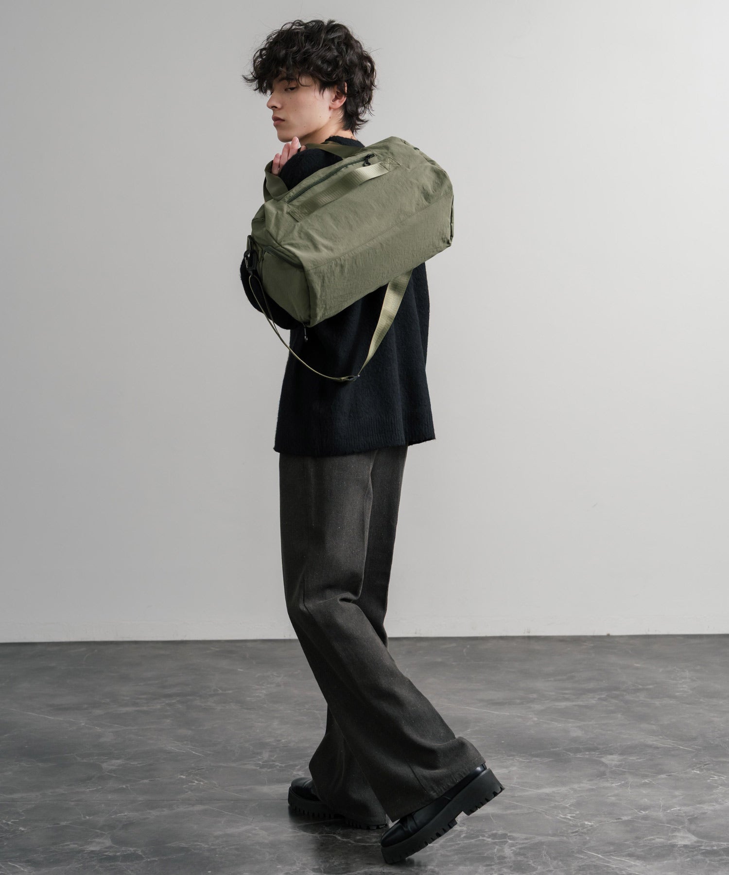 ロッキーモンロー Rocky Monroe ボストンバッグ 2WAY ショルダー ハンドル 大容量 メンズ レディース サブ キャリーオンベルト 肩掛け 斜め掛け 鞄 A4 軽量 無地  15508 （グリーン） グリーン
