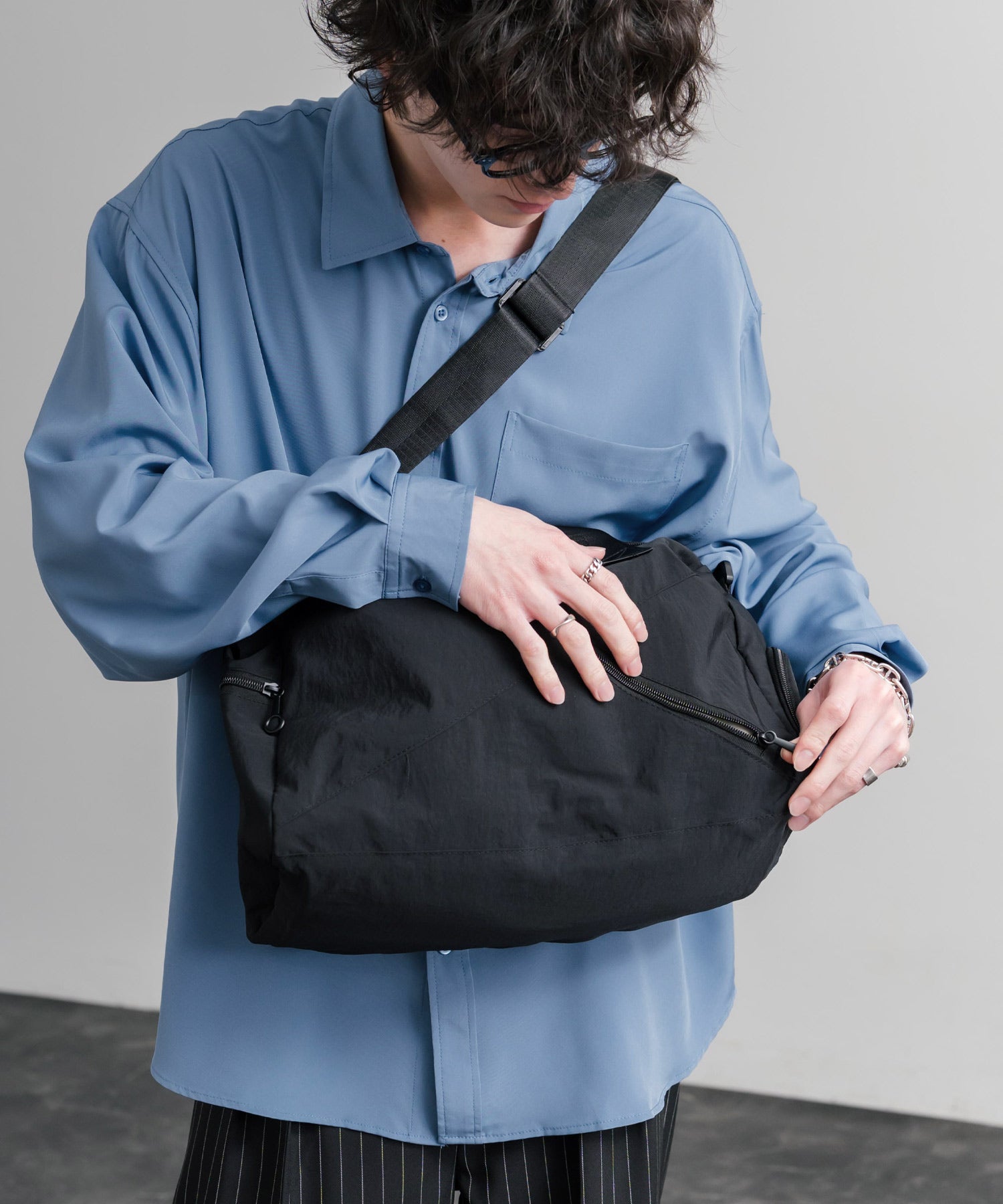 ロッキーモンロー Rocky Monroe ボストンバッグ 2WAY ショルダー ハンドル 大容量 メンズ レディース サブ キャリーオンベルト 肩掛け 斜め掛け 鞄 A4 軽量 無地  15508 （グリーン） グリーン