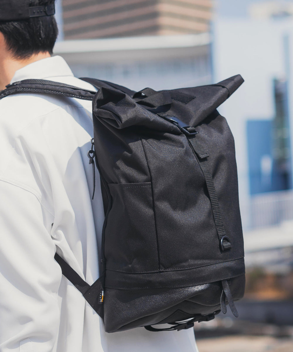 ロッキーモンロー Rocky Monroe リュック バックパック メンズ バッグ 鞄 大容量 本革 牛革 レザー コーデュラ610P ロールトップ カジュアル アウトドア 旅行 通勤 通学 日本製 国産 （ブラック） ブラック