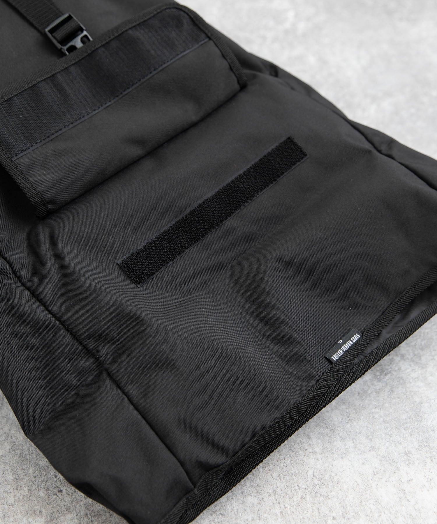 ロッキーモンロー Rocky Monroe リュック バックパック メンズ バッグ 鞄 大容量 本革 牛革 レザー コーデュラ610P ロールトップ カジュアル アウトドア 旅行 通勤 通学 日本製 国産 （ブラック） ブラック