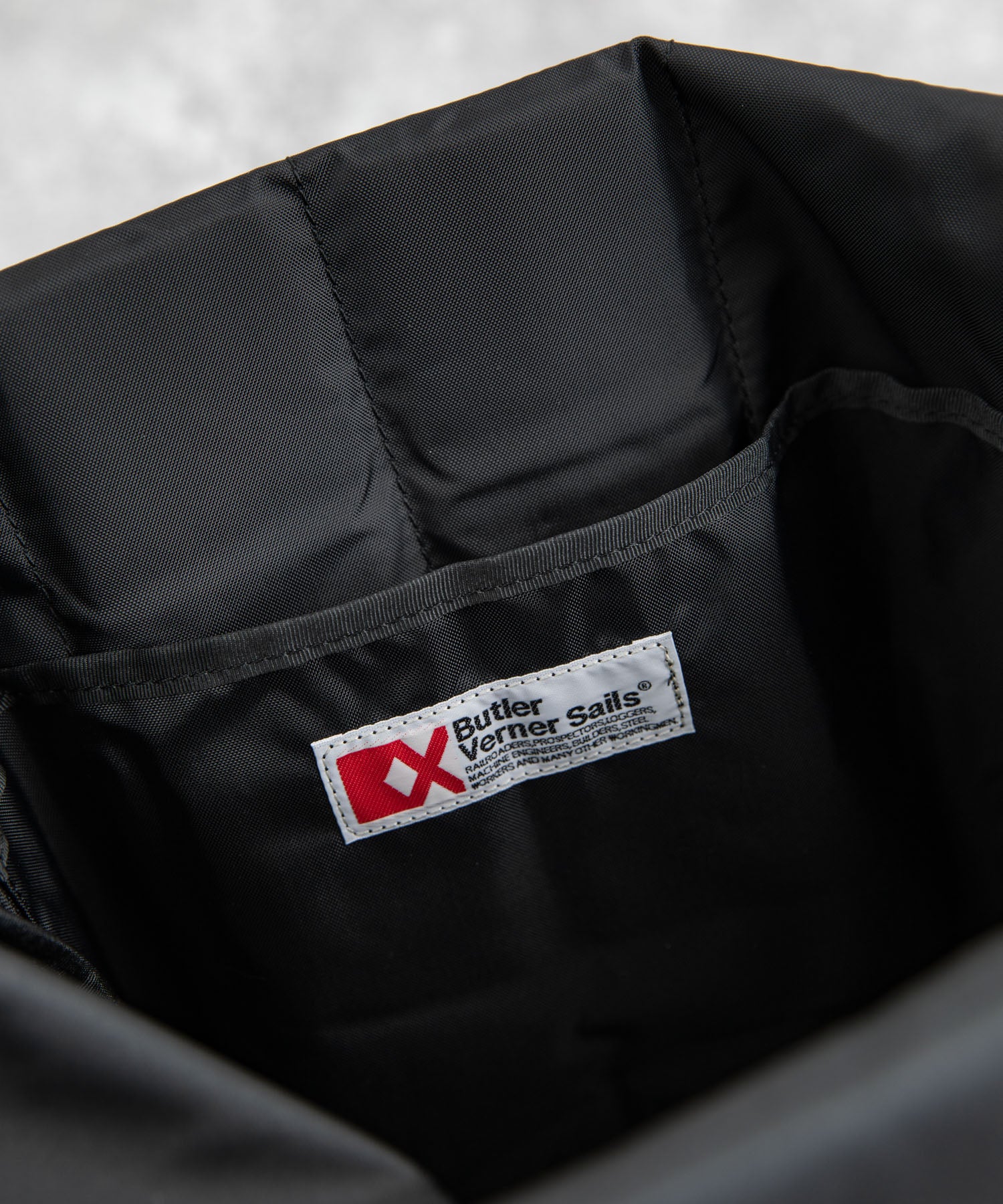 ロッキーモンロー Rocky Monroe リュック バックパック メンズ バッグ 鞄 大容量 本革 牛革 レザー コーデュラ610P ロールトップ カジュアル アウトドア 旅行 通勤 通学 日本製 国産 （ブラック） ブラック