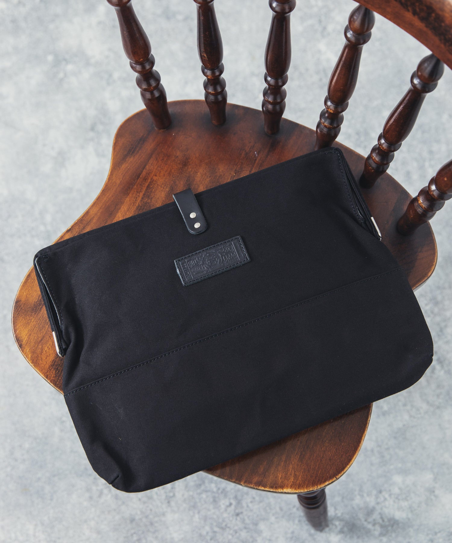 ロッキーモンロー Rocky Monroe クラッチバッグ メンズ レディース 鞄 口枠 日本製 国産 カジュアル シンプル キャンバス 綿 コットン 収納力抜群 散歩 PC タブレット がま口 Butl （ネイビー×キナリ） ネイビー×キナリ