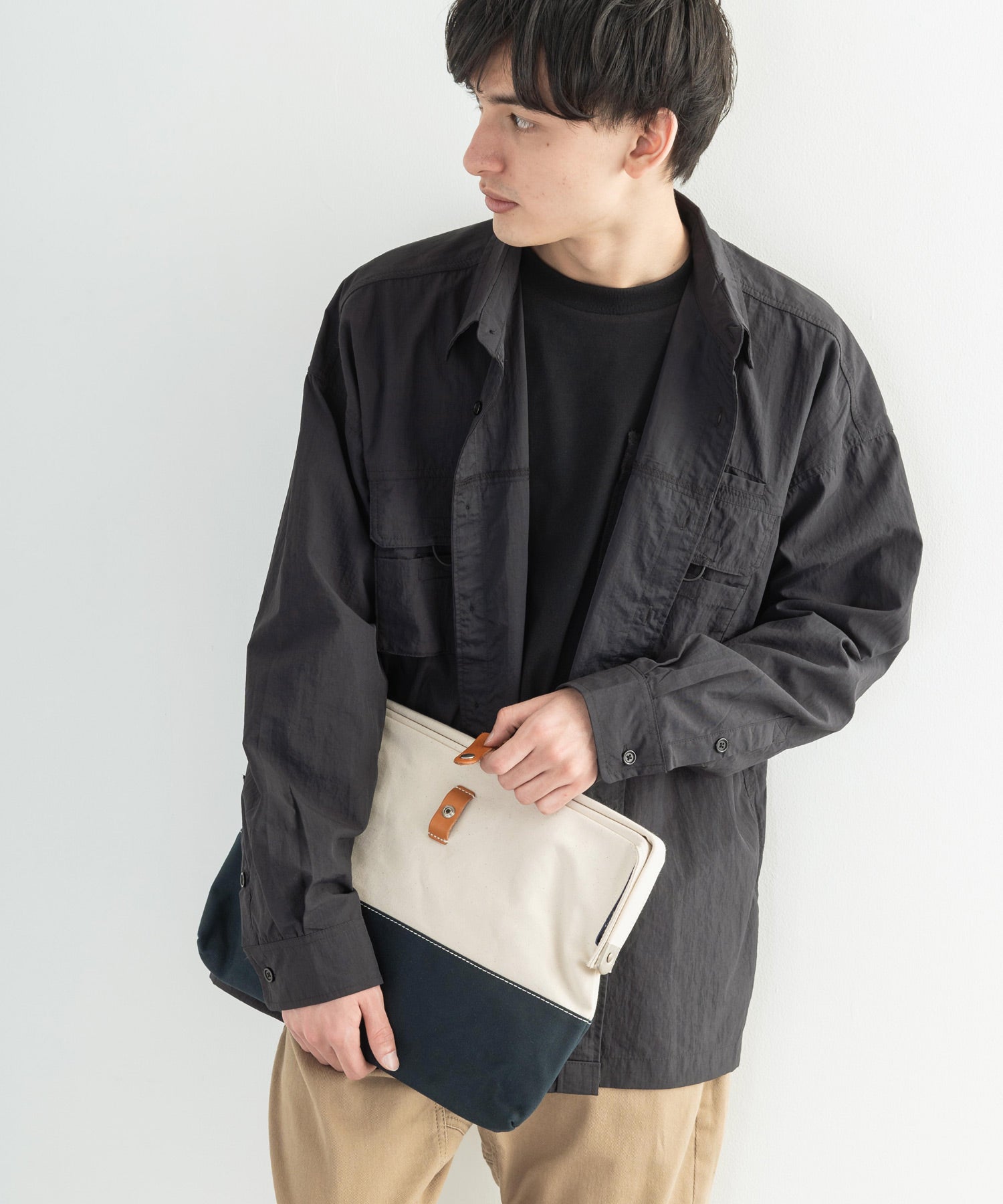 ロッキーモンロー Rocky Monroe クラッチバッグ メンズ レディース 鞄 口枠 日本製 国産 カジュアル シンプル キャンバス 綿 コットン 収納力抜群 散歩 PC タブレット がま口 Butl （ネイビー×キナリ） ネイビー×キナリ