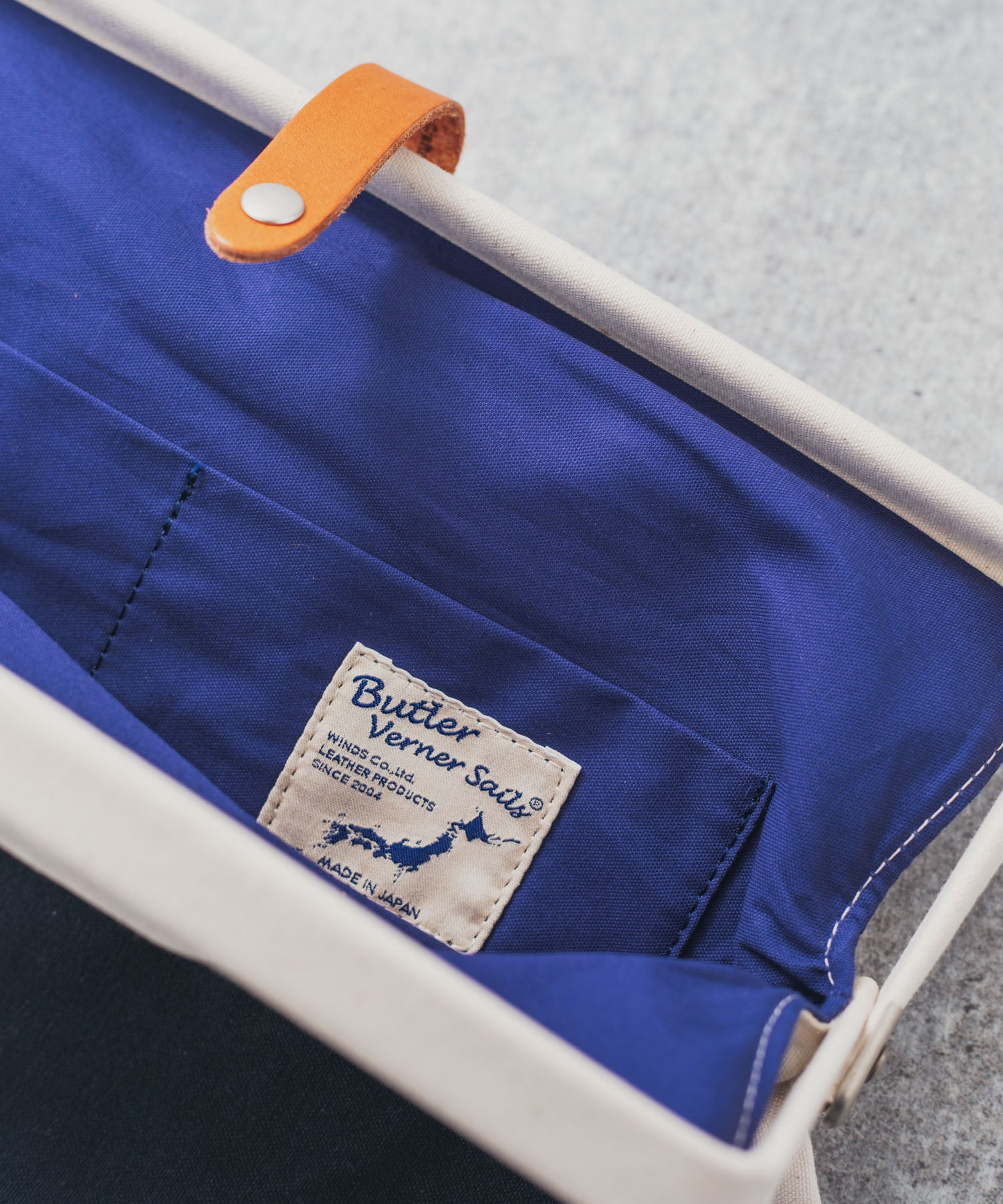 ロッキーモンロー Rocky Monroe クラッチバッグ メンズ レディース 鞄 口枠 日本製 国産 カジュアル シンプル キャンバス 綿 コットン 収納力抜群 散歩 PC タブレット がま口 Butl （ネイビー×キナリ） ネイビー×キナリ