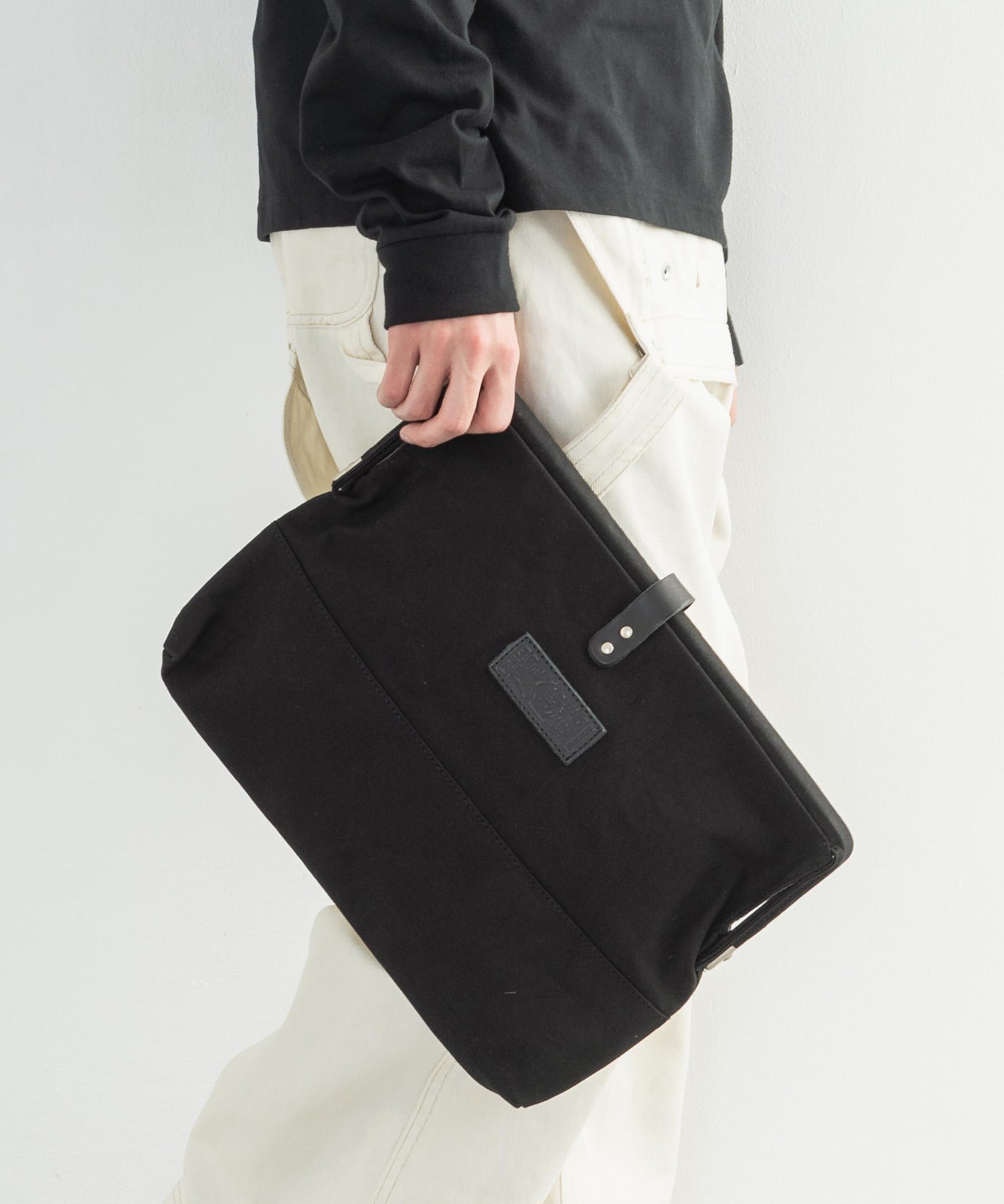 ロッキーモンロー Rocky Monroe クラッチバッグ メンズ レディース 鞄 口枠 日本製 国産 カジュアル シンプル キャンバス 綿 コットン 収納力抜群 散歩 PC タブレット がま口 Butl （ブラック） ブラック