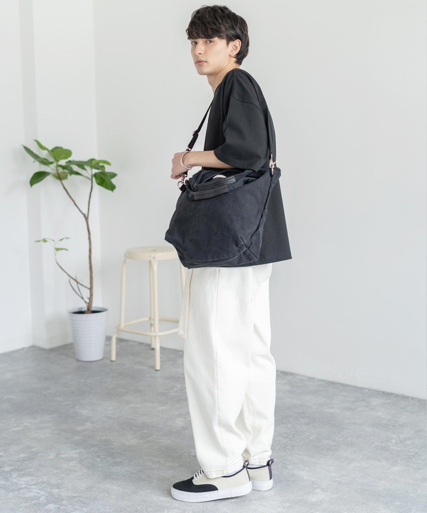 ロッキーモンロー Rocky Monroe ショルダーバッグ トートバッグ メンズ 鞄 手提げ 肩掛け 牛革 キャンバス 大容量 A4 2WAY カジュアル 無地 シンプル 6号帆布 レザー 反応染め 通 （キャメル） キャメル