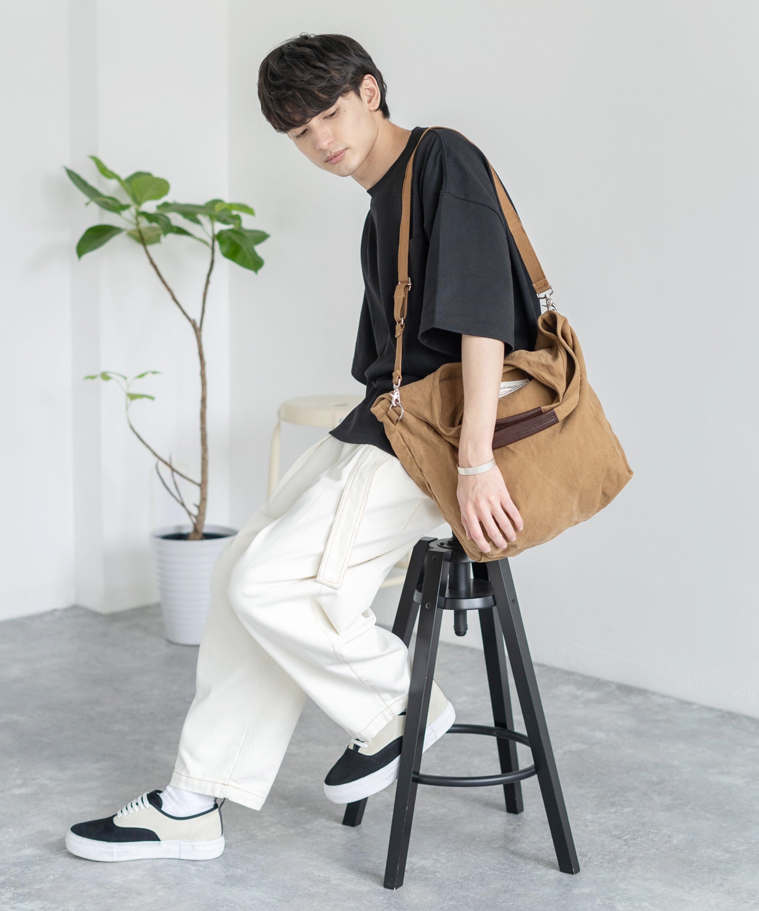 ロッキーモンロー Rocky Monroe ショルダーバッグ トートバッグ メンズ 鞄 手提げ 肩掛け 牛革 キャンバス 大容量 A4 2WAY カジュアル 無地 シンプル 6号帆布 レザー 反応染め 通 （キャメル） キャメル