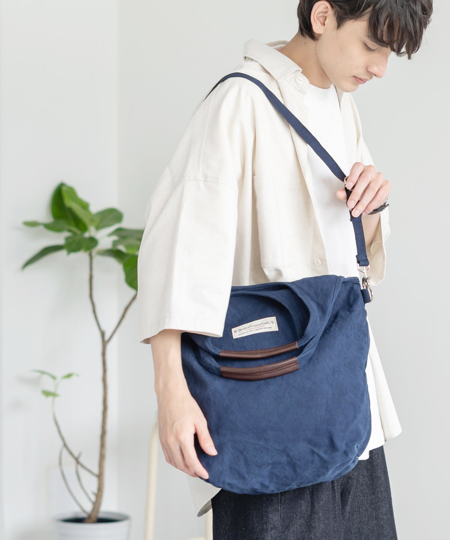 ロッキーモンロー Rocky Monroe ショルダーバッグ トートバッグ メンズ 鞄 手提げ 肩掛け 牛革 キャンバス 大容量 A4 2WAY カジュアル 無地 シンプル 6号帆布 レザー 反応染め 通 （ネイビー） ネイビー