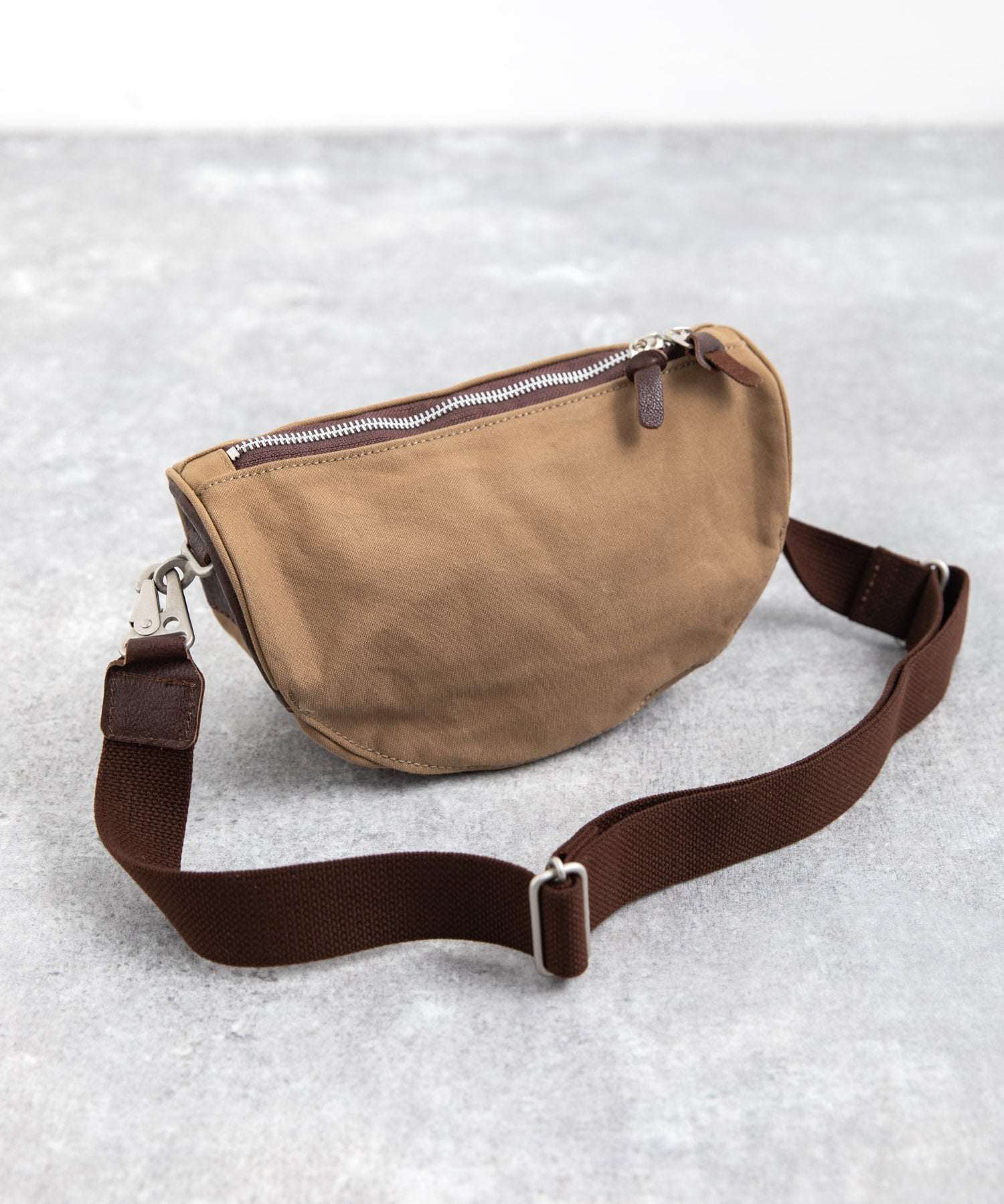 ロッキーモンロー Rocky Monroe ショルダーバッグ メンズ レディース レザー 日本製 斜め掛け 国産 10号キャンバス 撥水 パラフィン ミニサイズ ポーチ 肩がけ 本革 牛革 フェス お出か （ベージュ） ベージュ