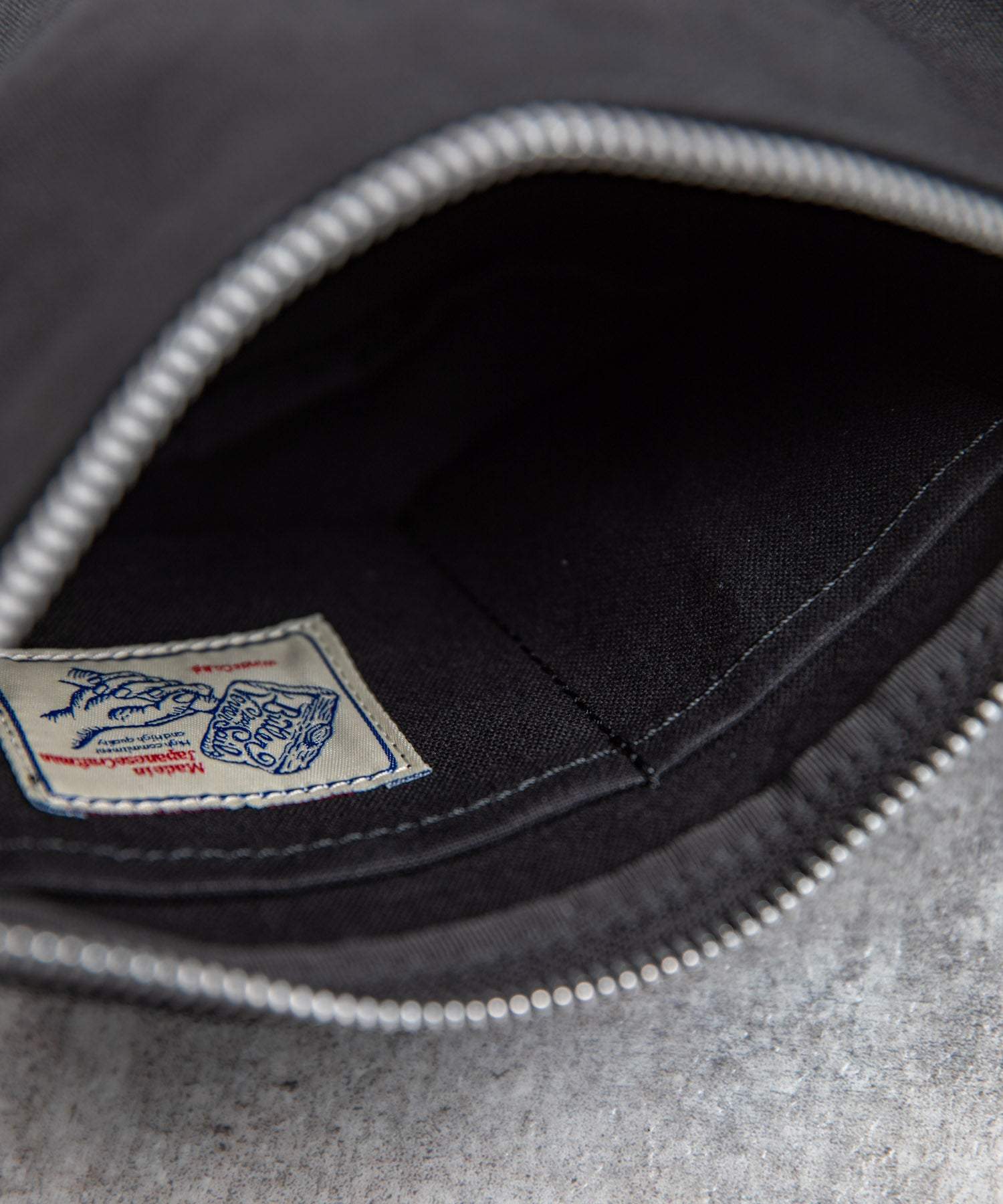 ロッキーモンロー Rocky Monroe ショルダーバッグ メンズ レディース レザー 日本製 斜め掛け 国産 10号キャンバス 撥水 パラフィン ミニサイズ ポーチ 肩がけ 本革 牛革 フェス お出か （ベージュ） ベージュ