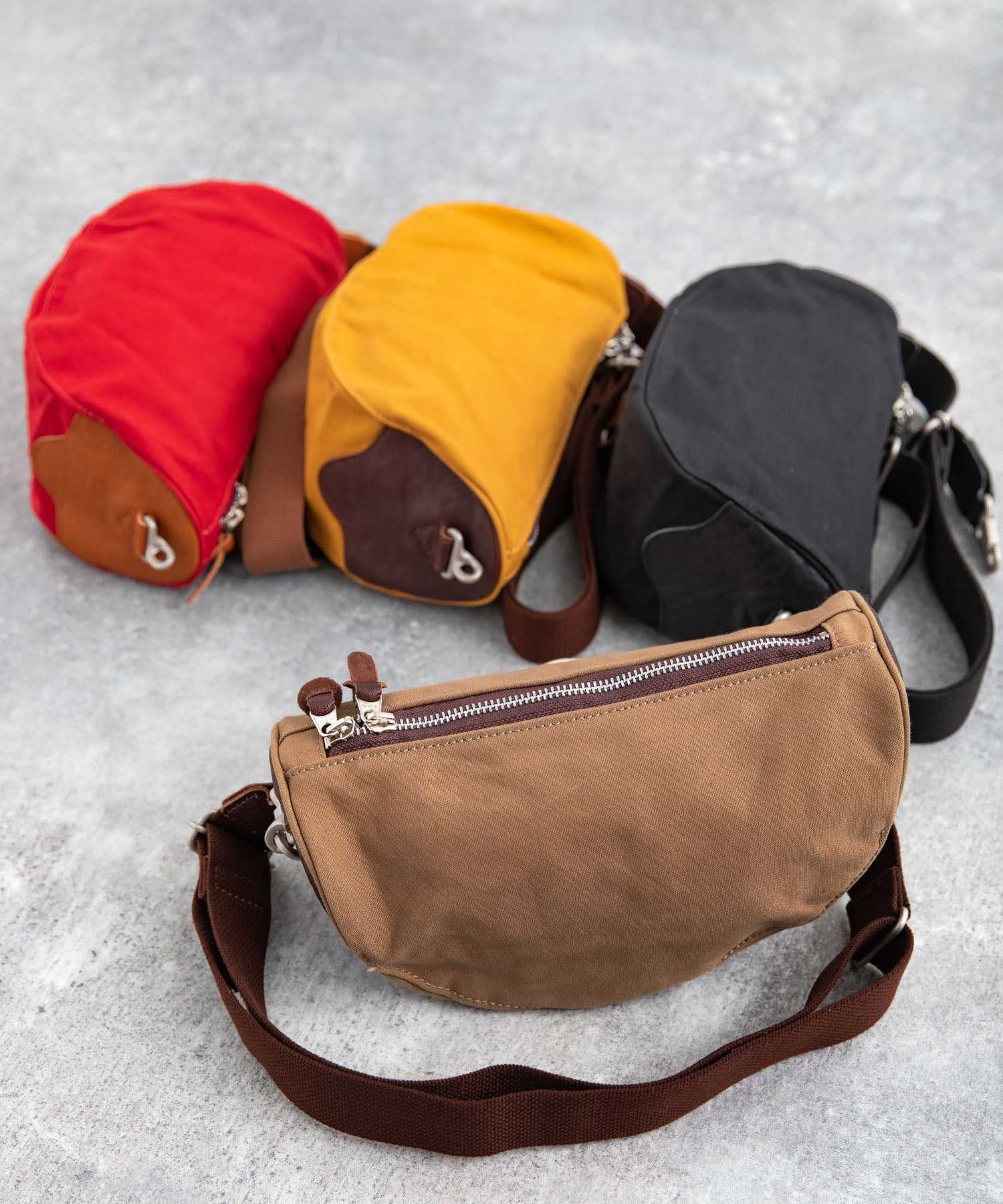 ロッキーモンロー Rocky Monroe ショルダーバッグ メンズ レディース レザー 日本製 斜め掛け 国産 10号キャンバス 撥水 パラフィン ミニサイズ ポーチ 肩がけ 本革 牛革 フェス お出か （ベージュ） ベージュ