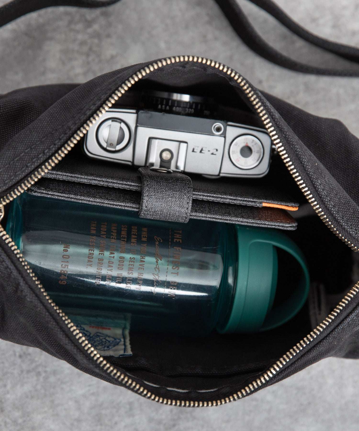 ロッキーモンロー Rocky Monroe ショルダーバッグ メンズ レディース 本革 日本製 ロール ミニドラム コットンキャンバス 無地 綿 国産 アメカジ 反応染め 栃木レザー 斜め掛け 肩かけ ギ （ブルーグレー） ブルーグレー