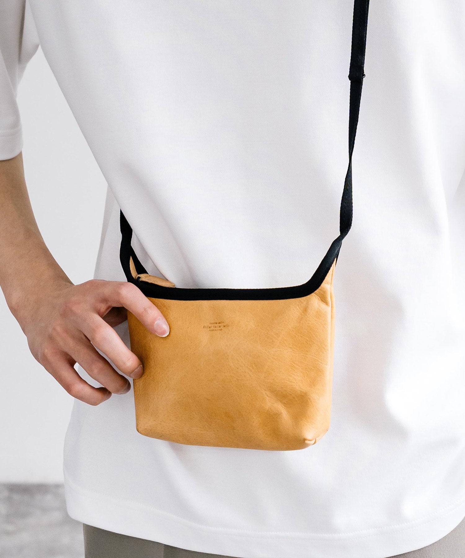 Rocky Monroe Shoulder Bag Pouch for Men and Women, Horse Leather, Compact, Outing, Leisure, Present, Gift, Crossbody, Shoulder Carry, Simple, Day