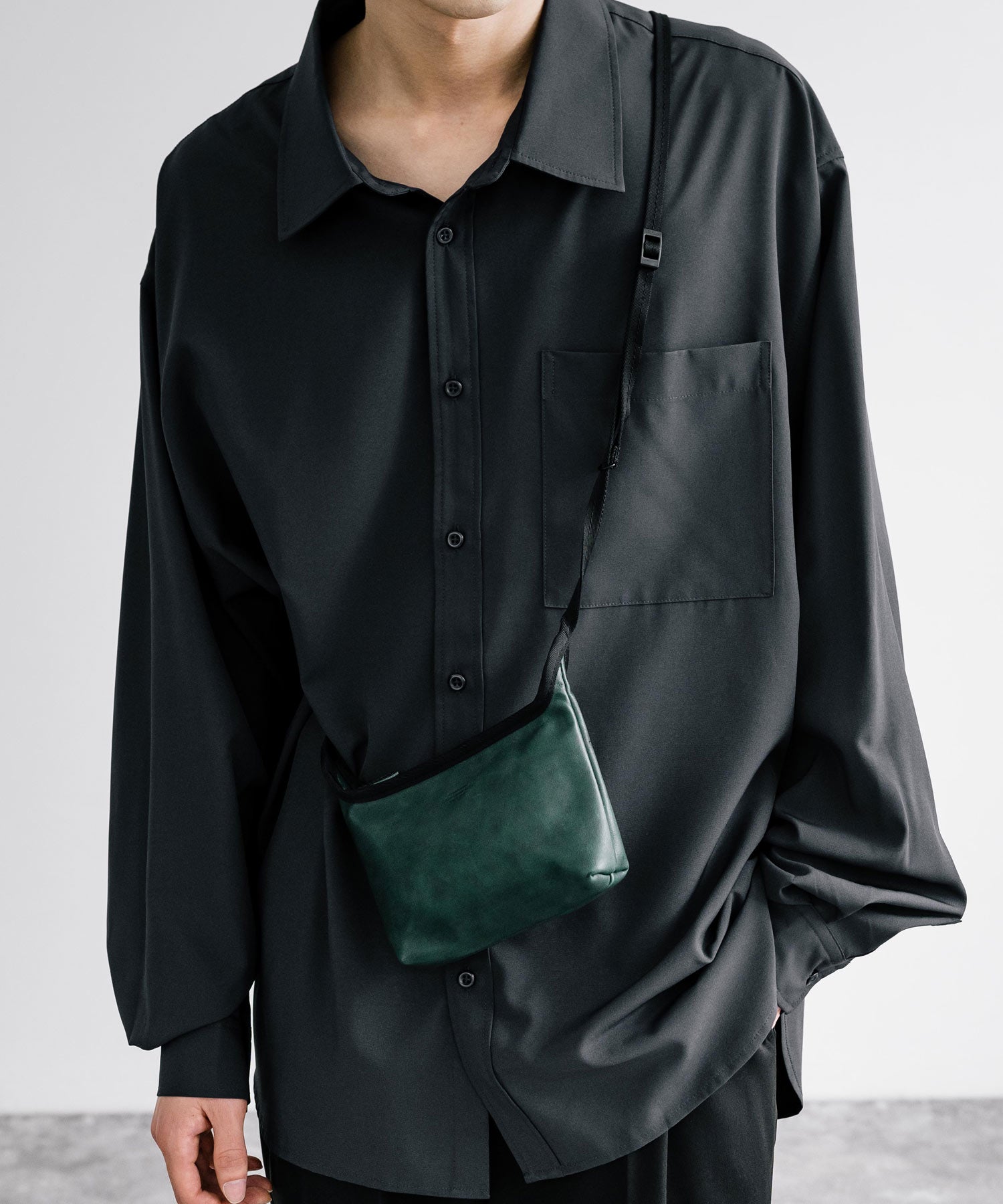 Rocky Monroe Shoulder Bag Pouch for Men and Women, Horse Leather, Compact, Outing, Leisure, Present, Gift, Crossbody, Shoulder Carry, Simple, Day