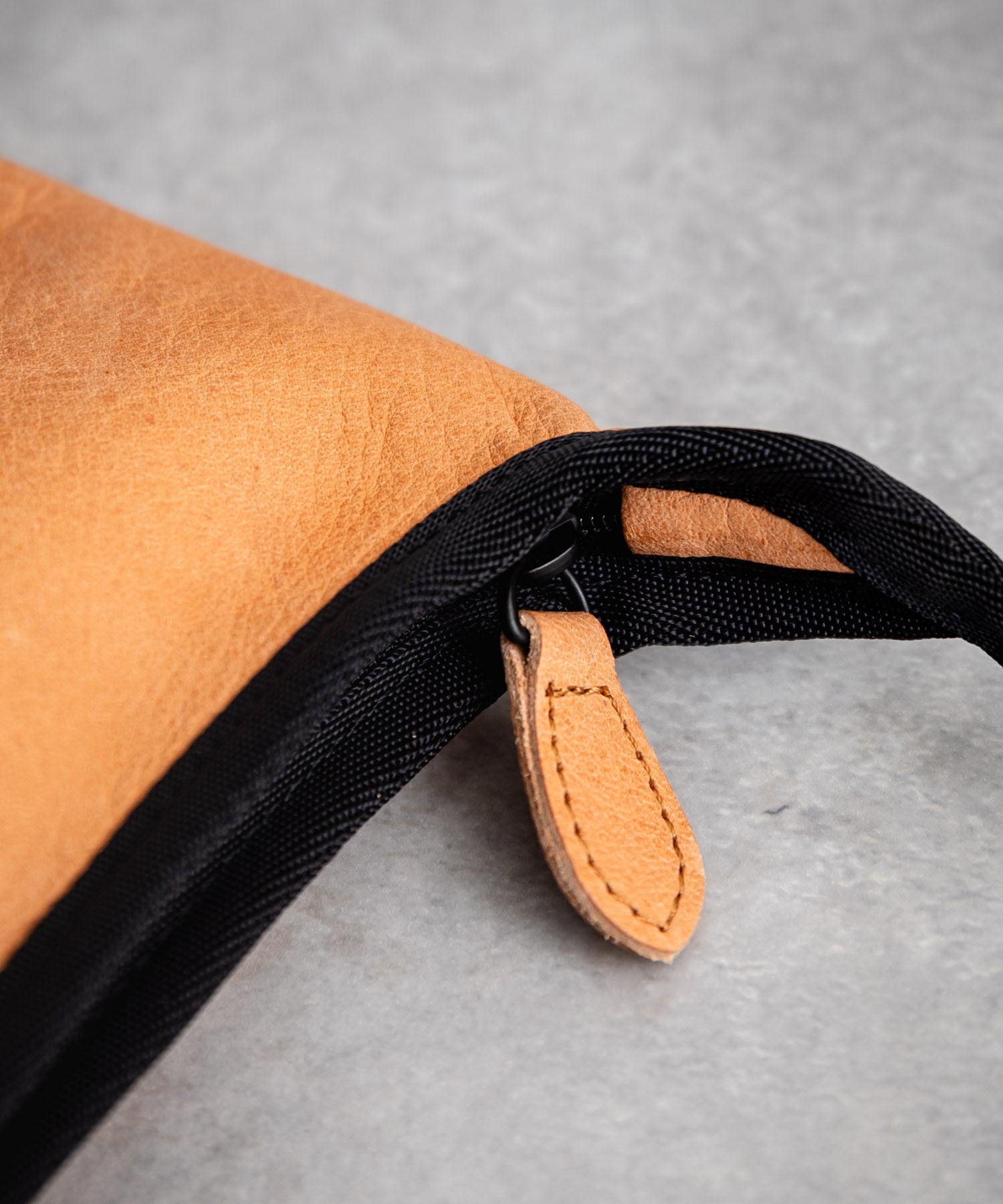 Rocky Monroe Shoulder Bag Pouch for Men and Women, Horse Leather, Compact, Outing, Leisure, Present, Gift, Crossbody, Shoulder Carry, Simple, Day