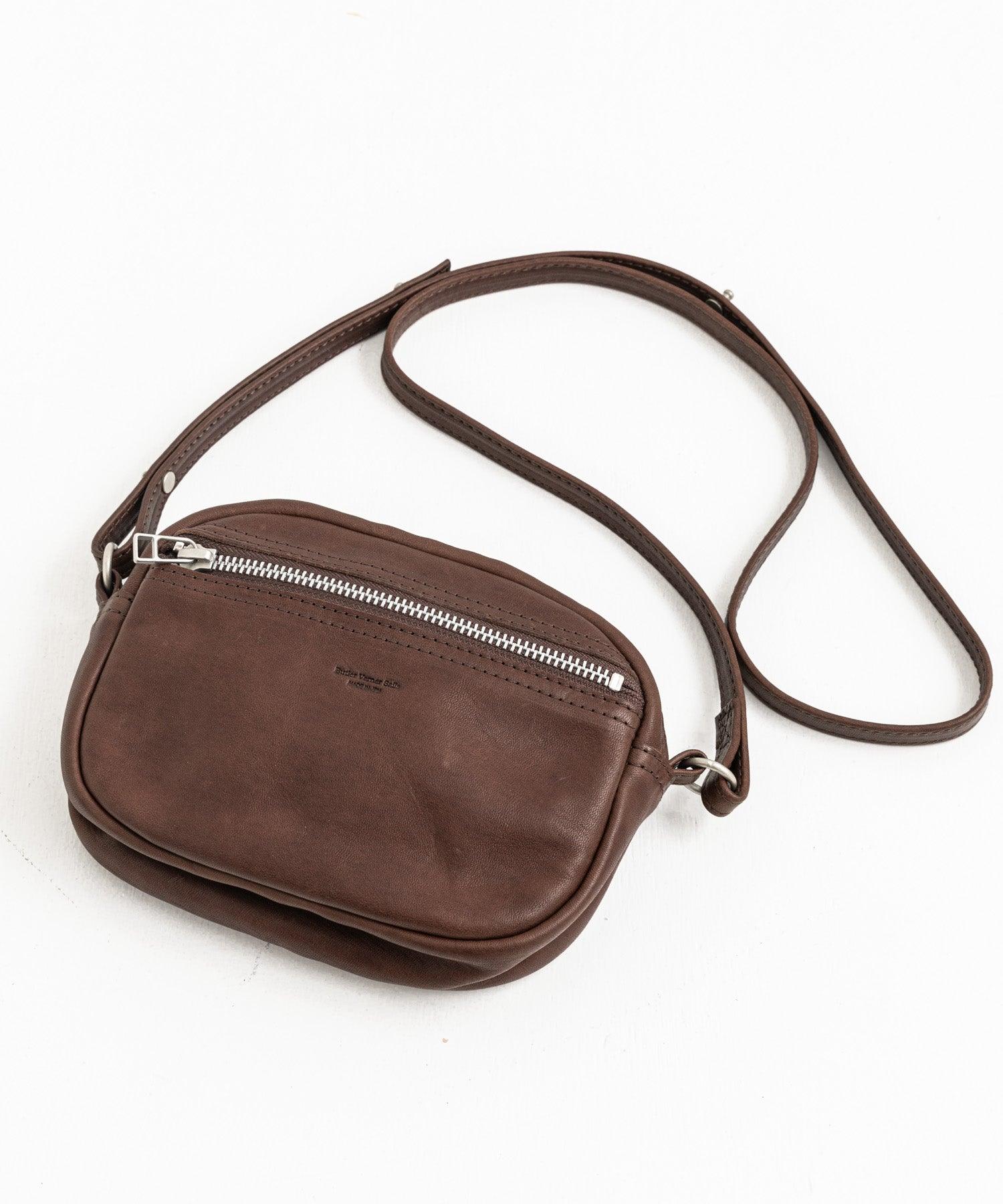 ロッキーモンロー Rocky Monroe ショルダーバッグ メンズ レディース 馬革 皮 ホースレザー 鞄 サコッシュ コンパクト お出かけ レジャー プレゼント ギフト 斜め掛け 肩掛け シンプル 日