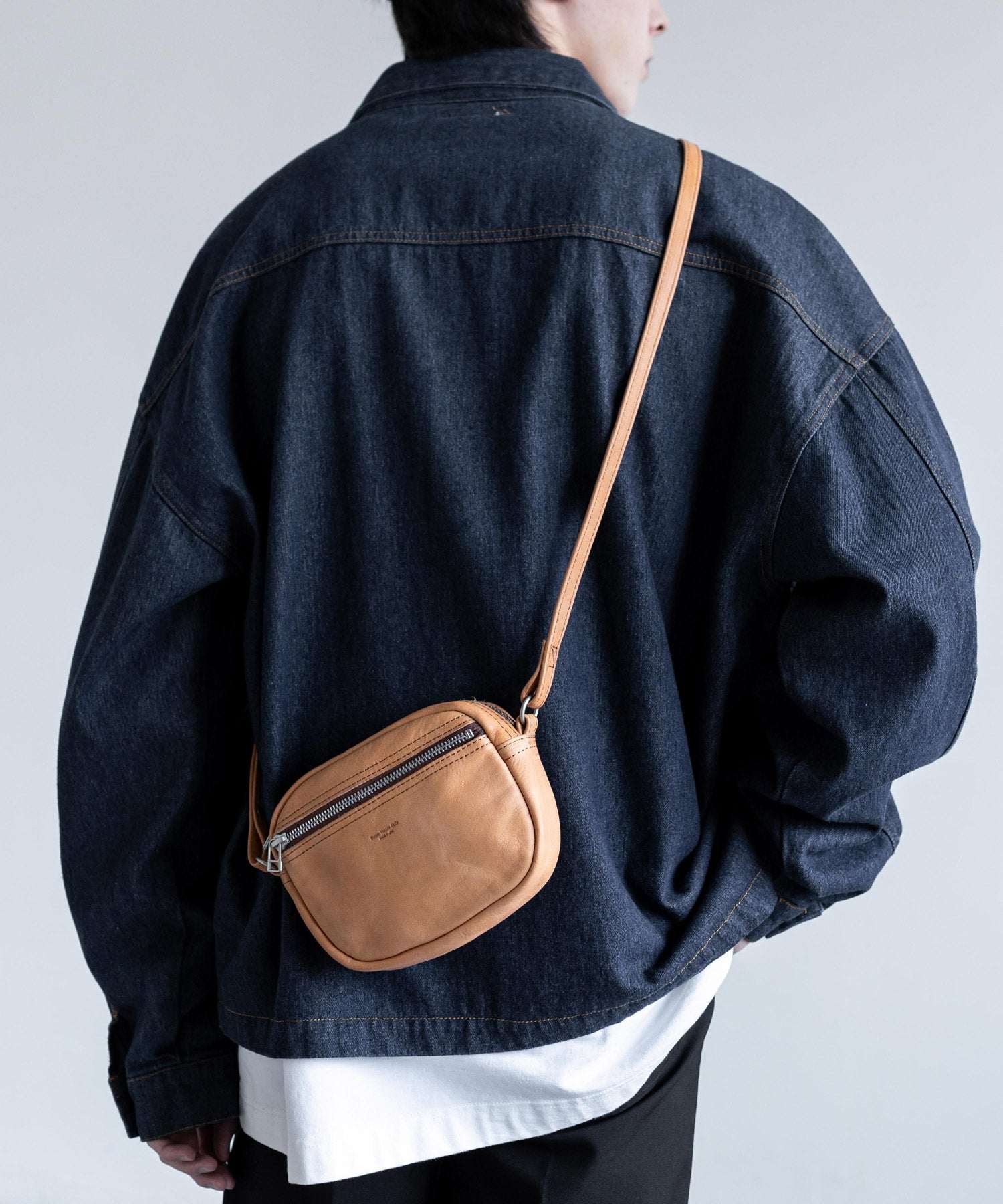ロッキーモンロー Rocky Monroe ショルダーバッグ メンズ レディース 馬革 皮 ホースレザー 鞄 サコッシュ コンパクト お出かけ レジャー プレゼント ギフト 斜め掛け 肩掛け シンプル 日