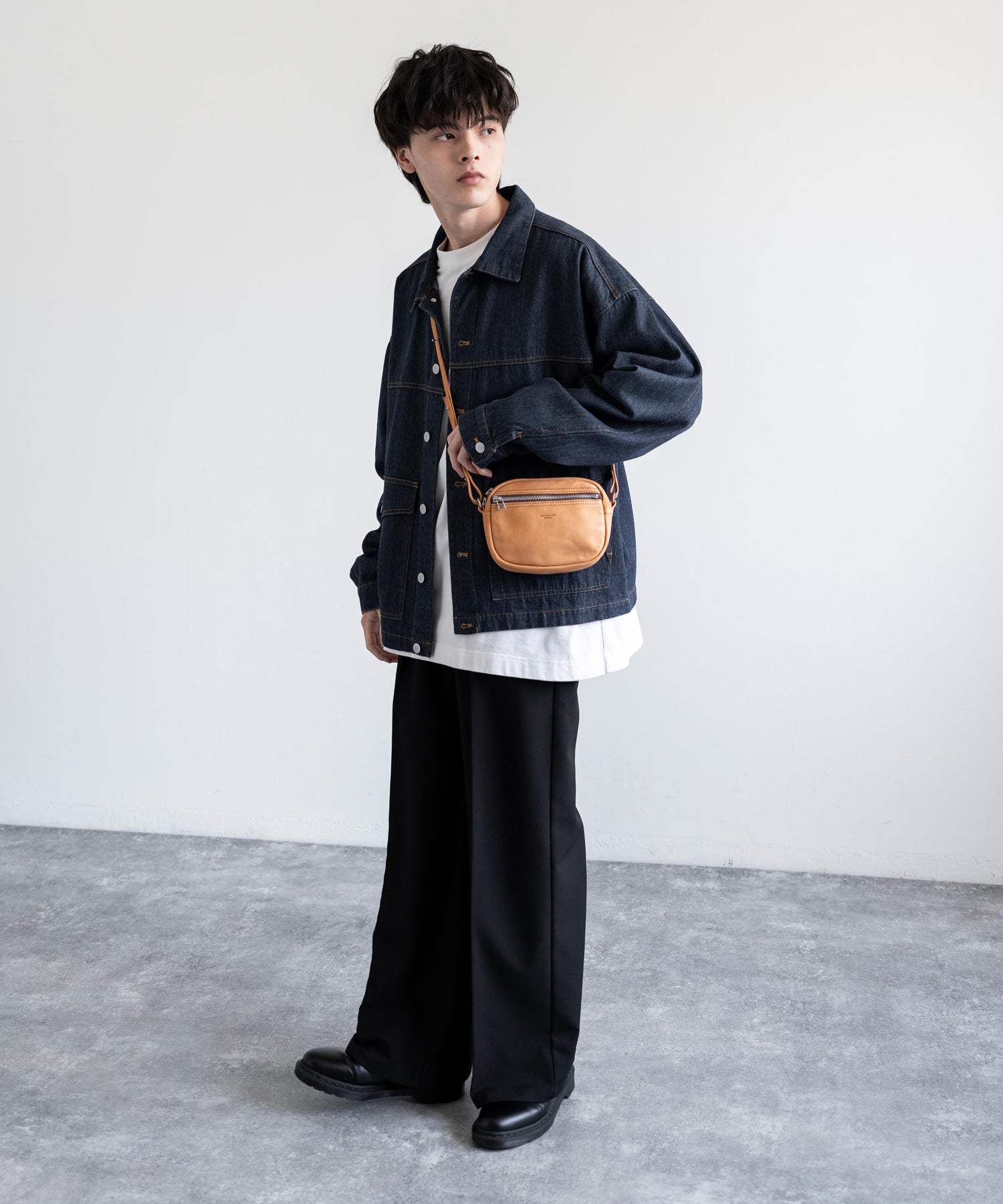 ロッキーモンロー Rocky Monroe ショルダーバッグ メンズ レディース 馬革 皮 ホースレザー 鞄 サコッシュ コンパクト お出かけ レジャー プレゼント ギフト 斜め掛け 肩掛け シンプル 日